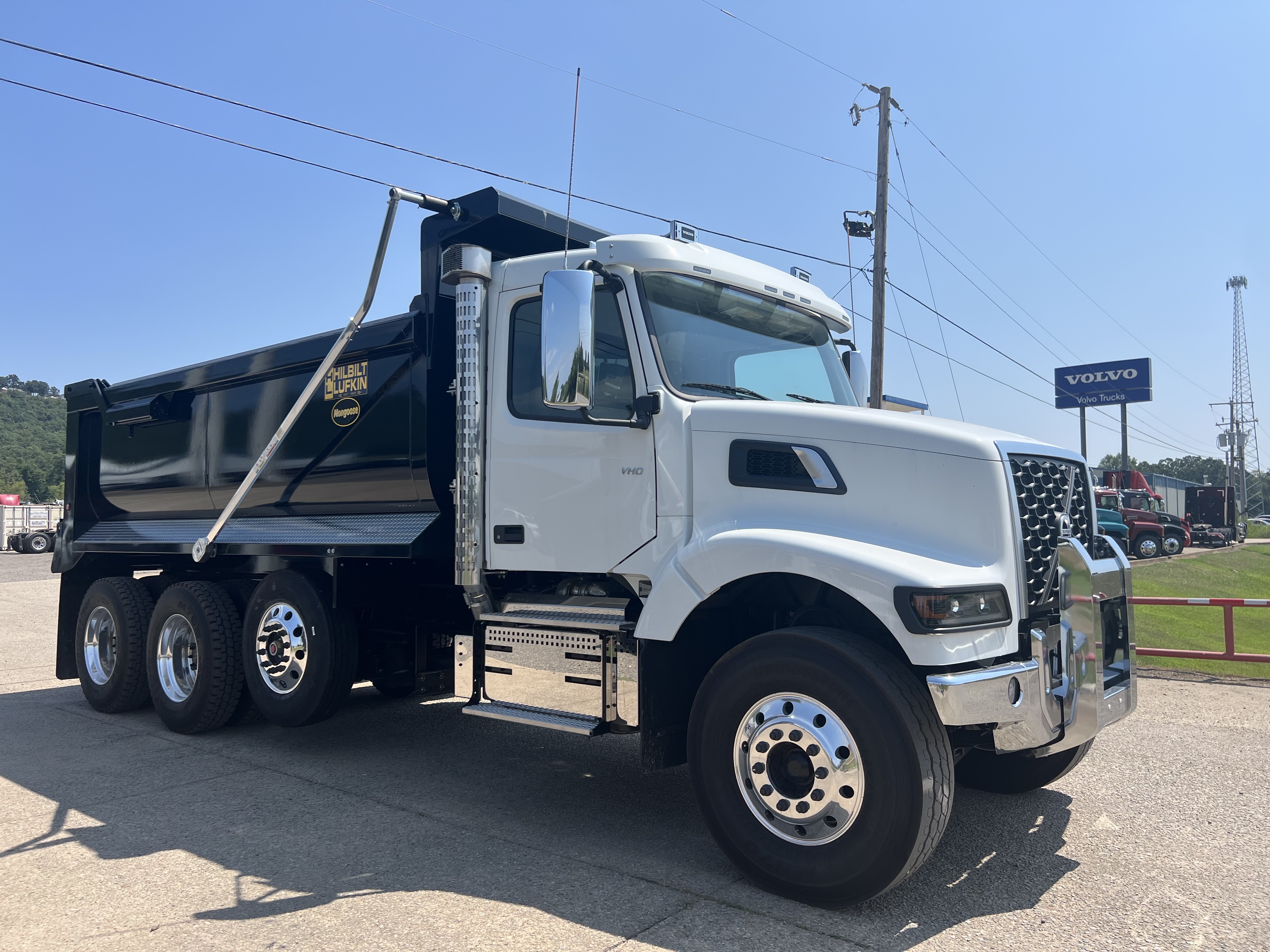 2026 Volvo - image 7