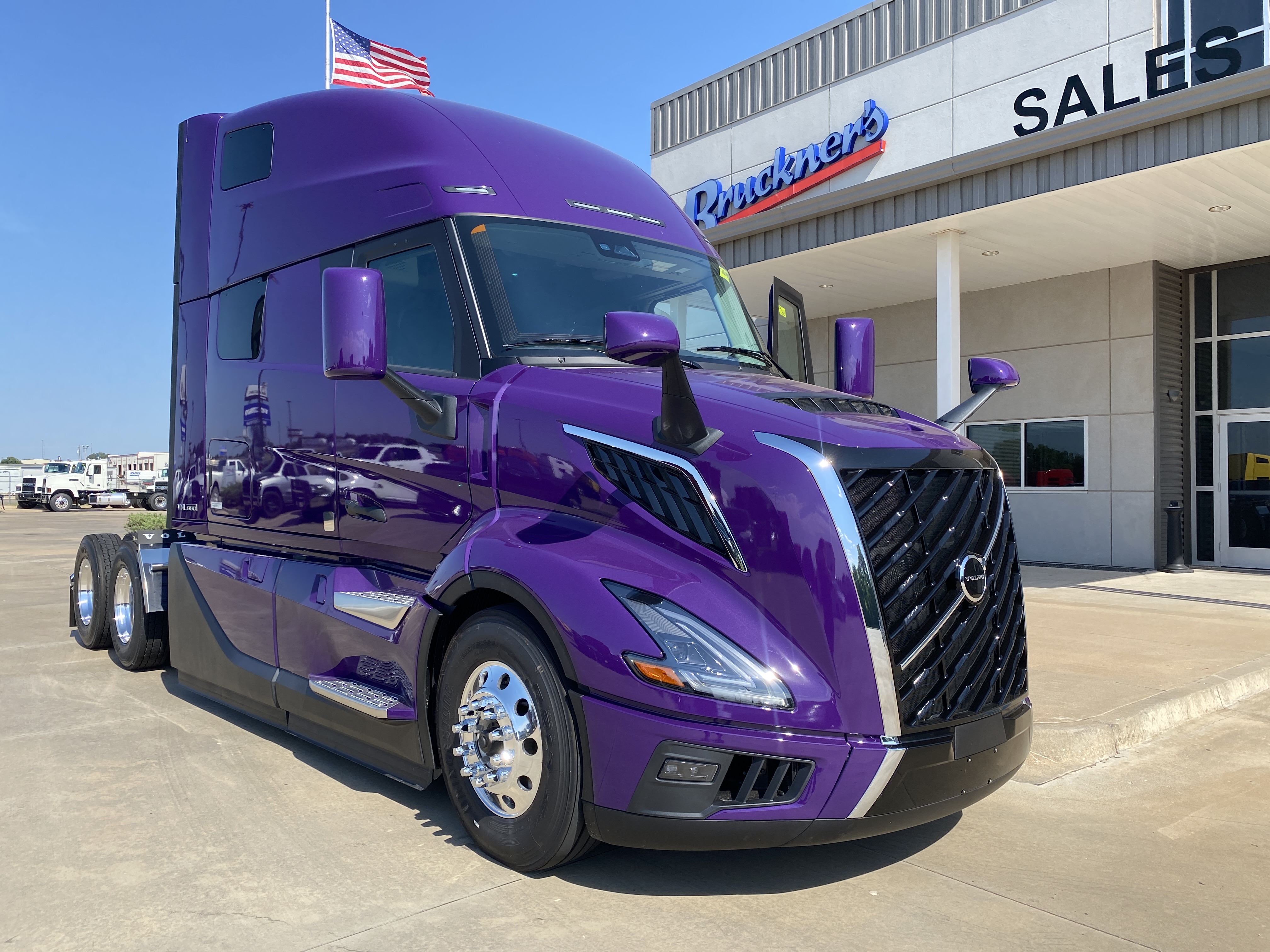 2026 Volvo - image 8