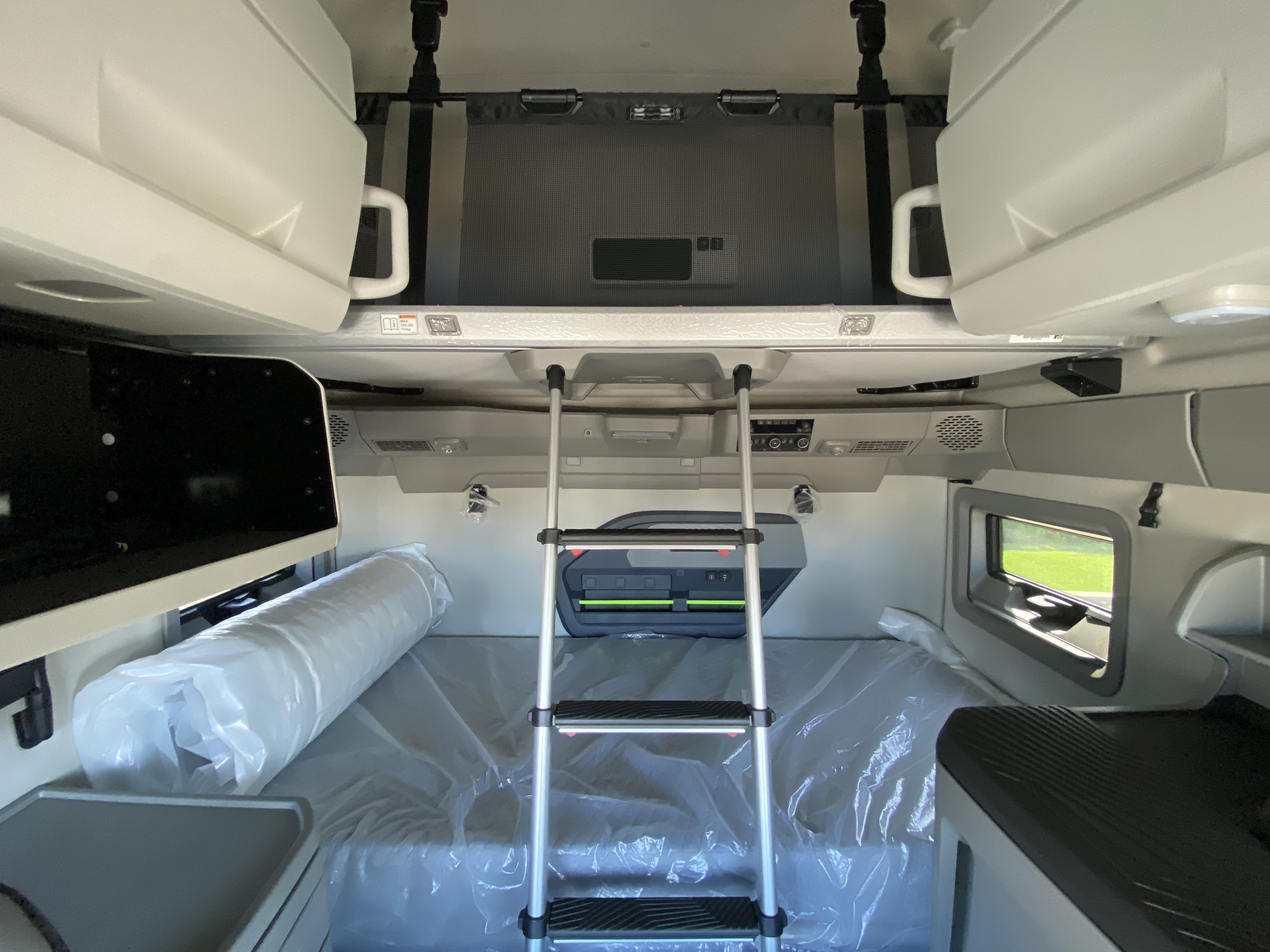 2026 Volvo - image 20