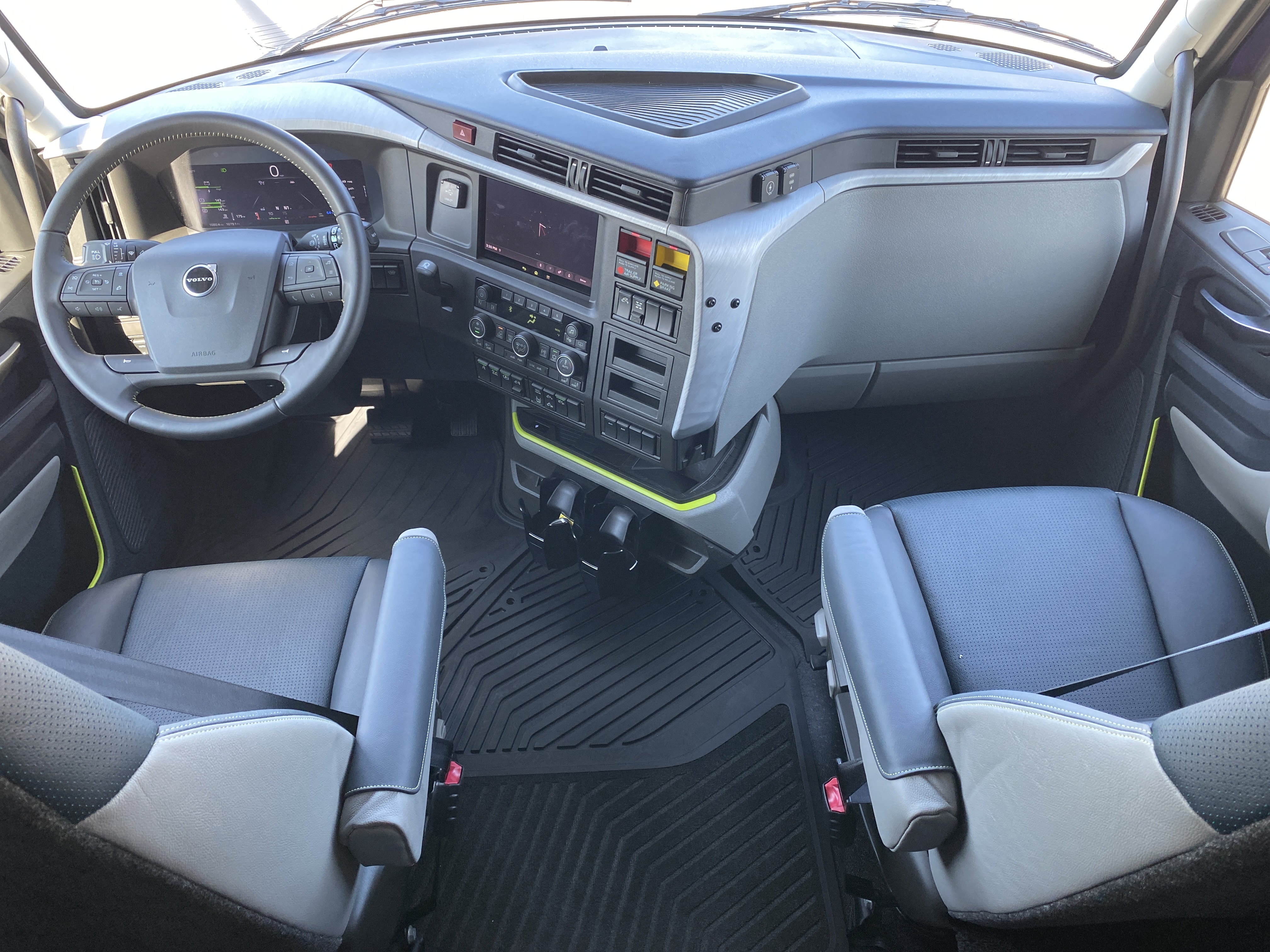 2026 Volvo - image 14