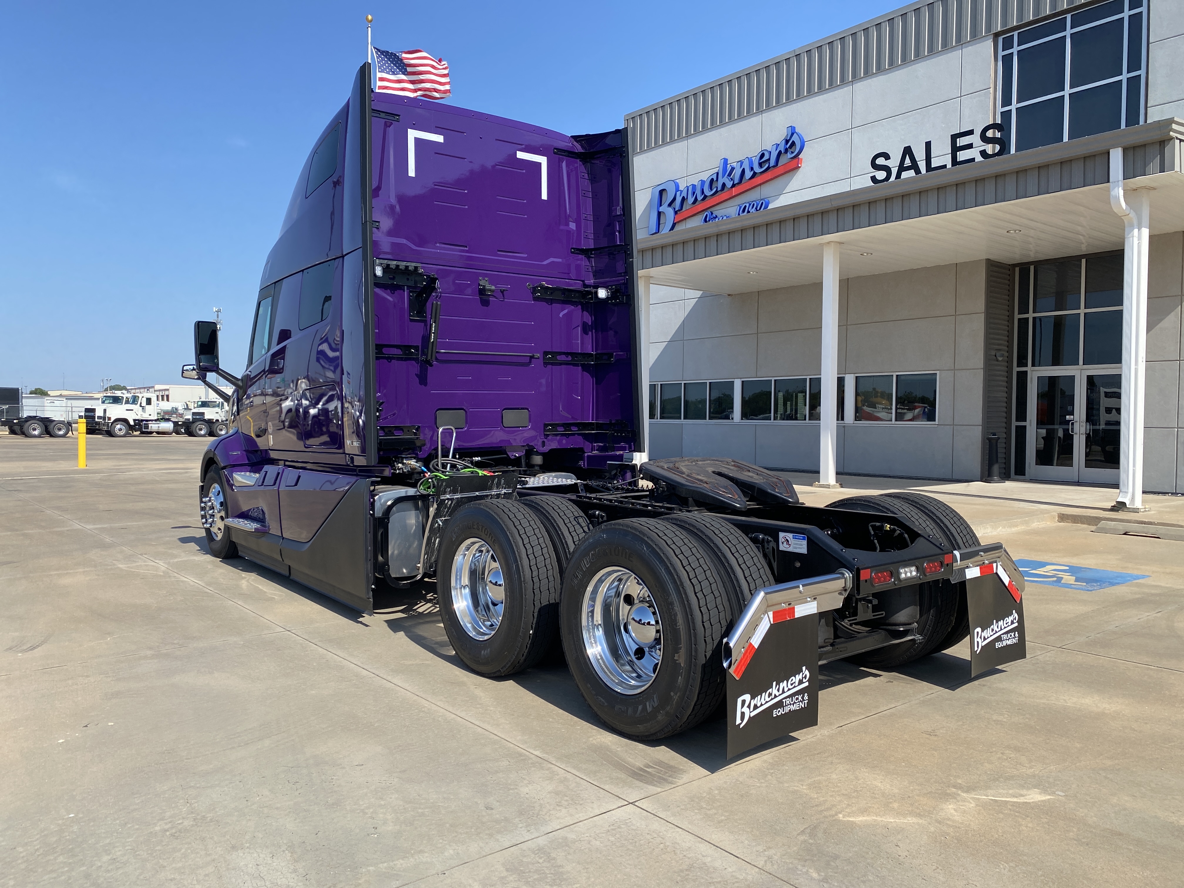 2026 Volvo - image 3