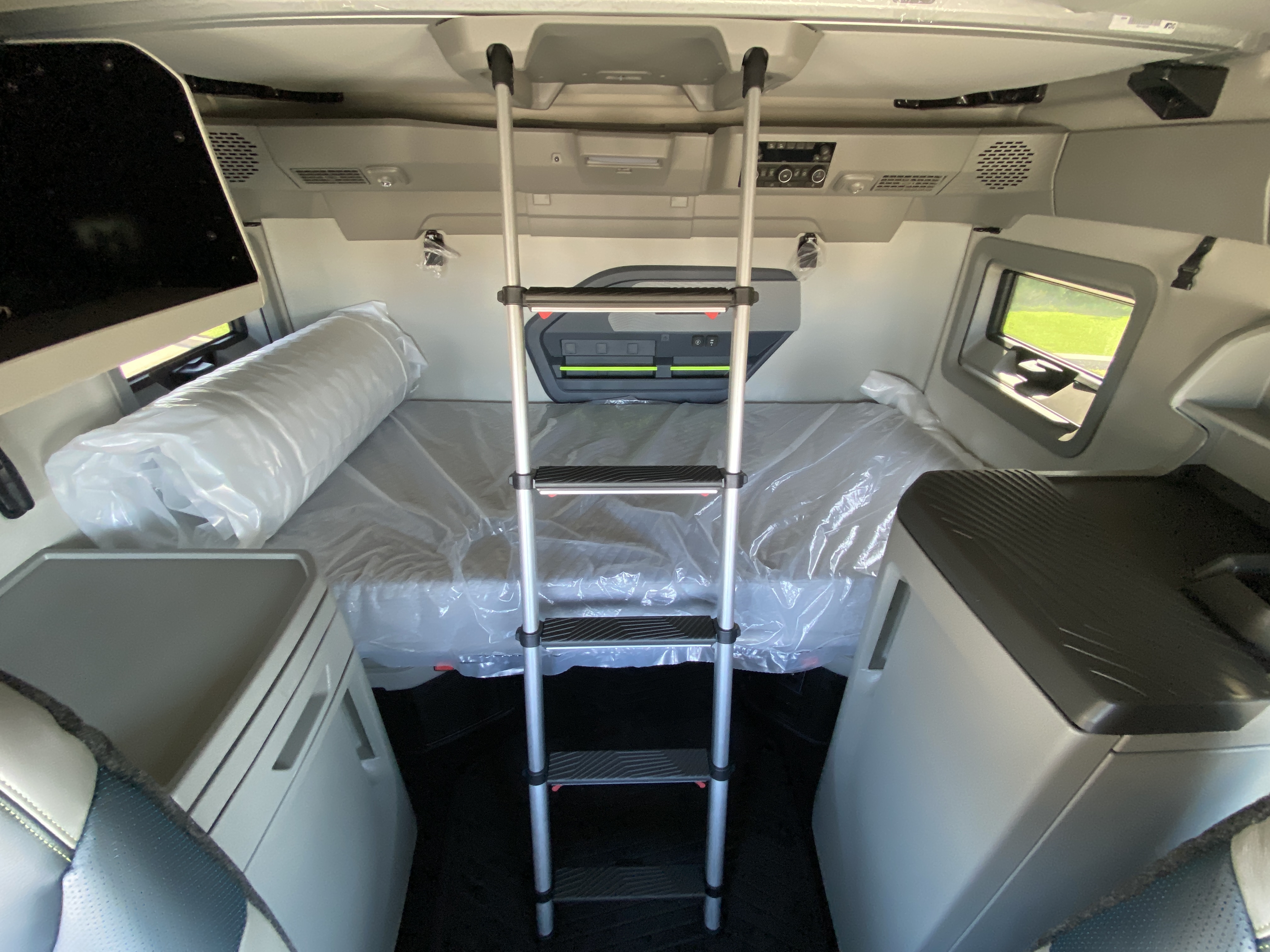 2026 Volvo - image 22