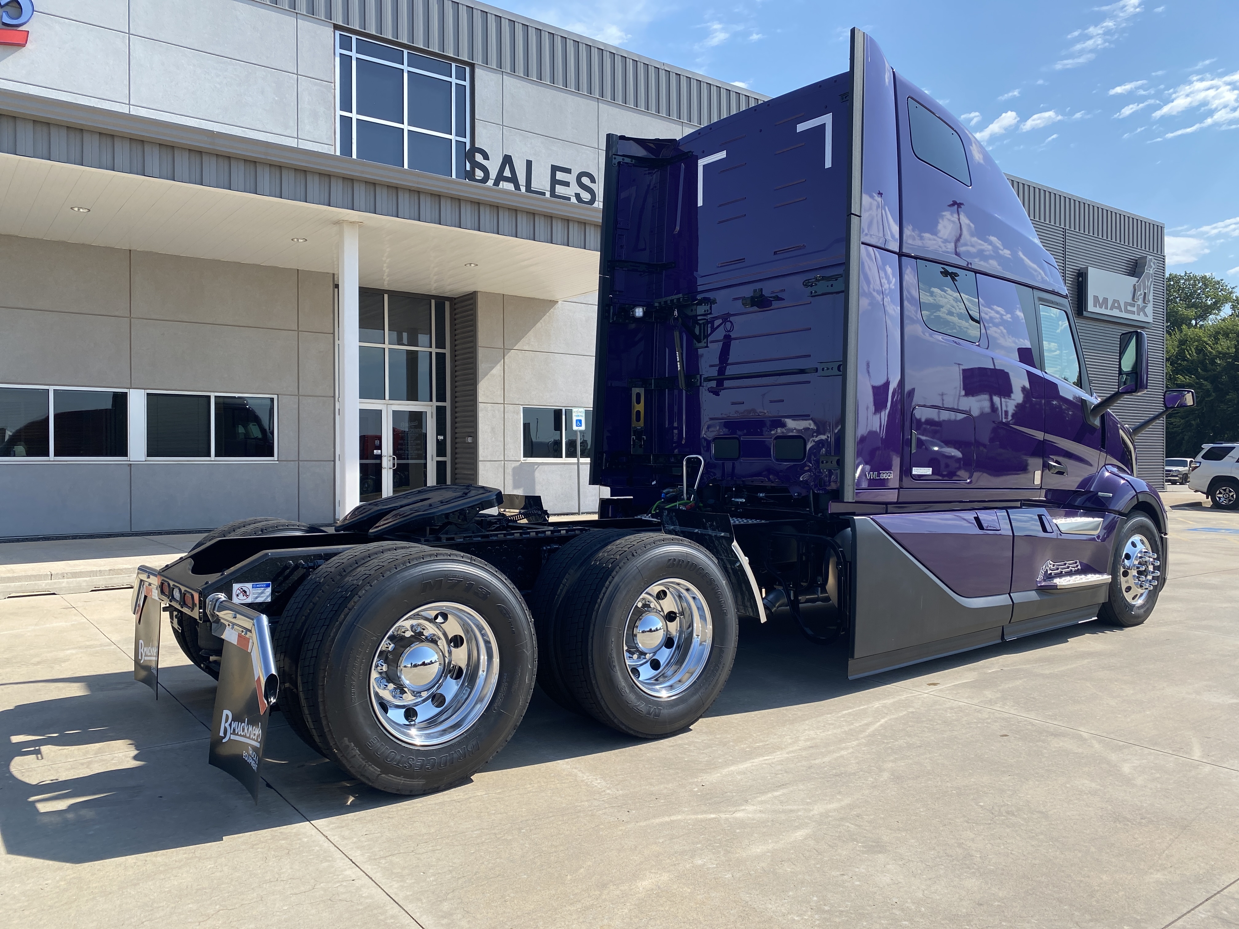 2026 Volvo - image 6