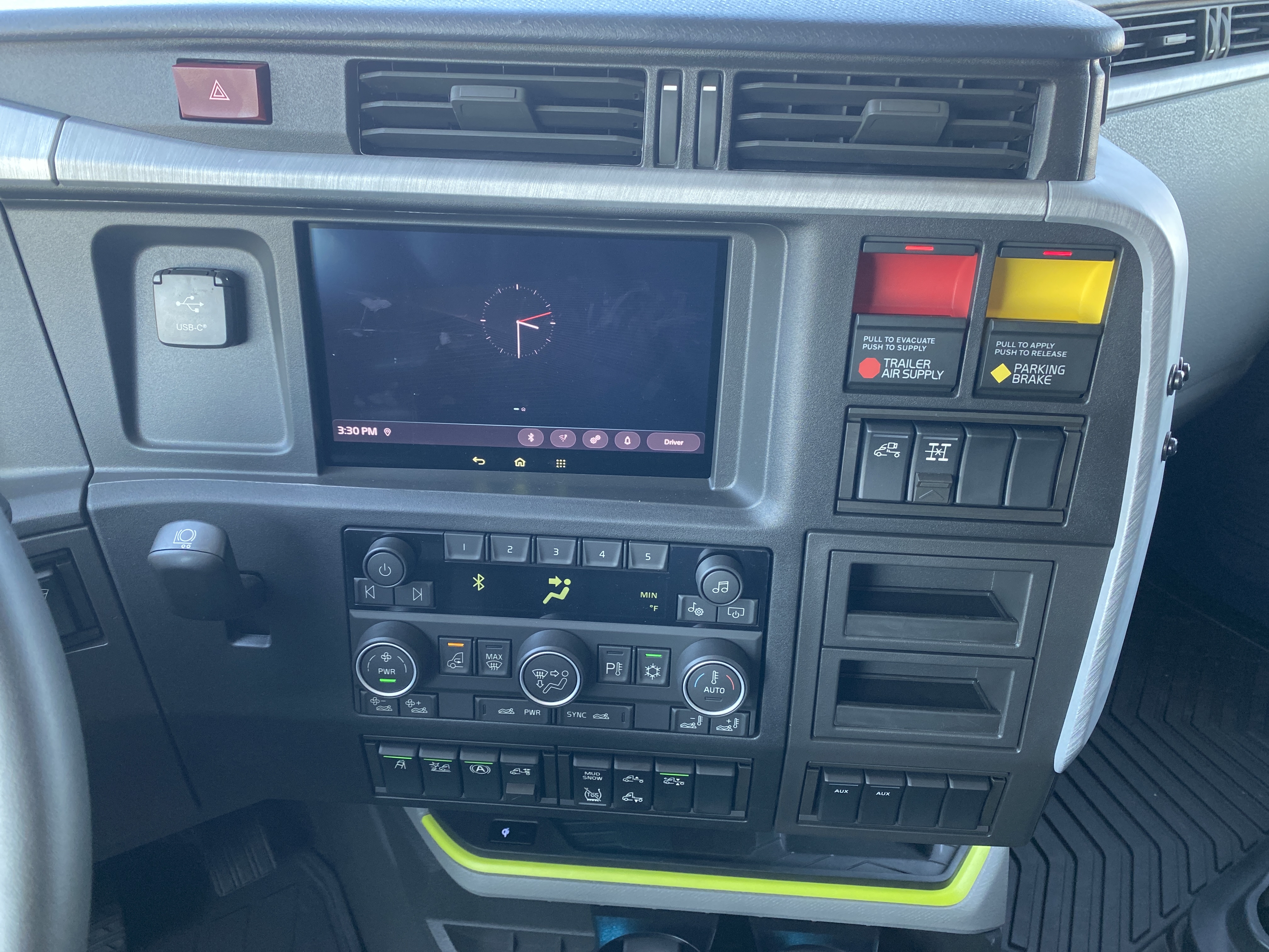 2026 Volvo - image 13