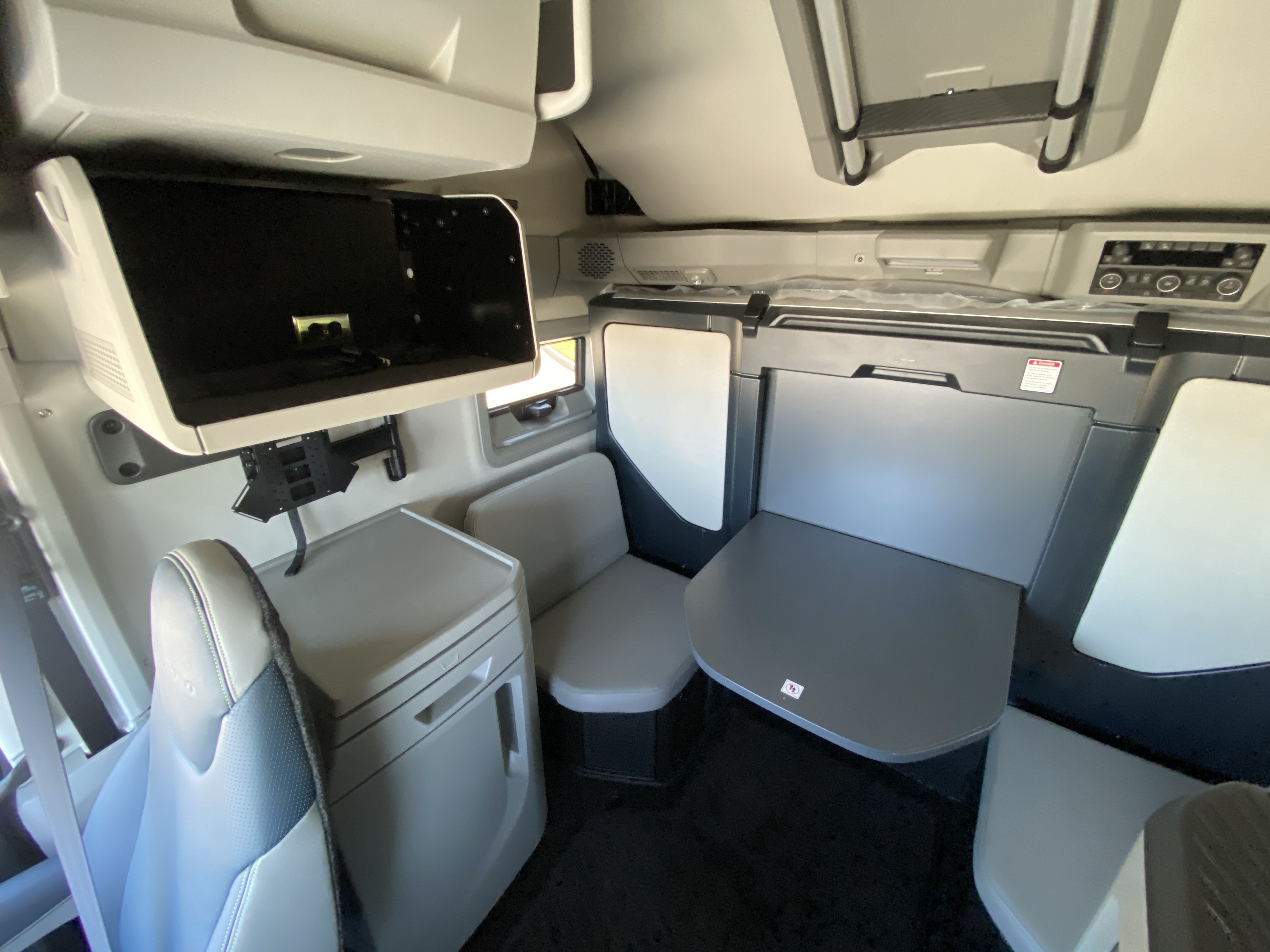 2026 Volvo - image 23