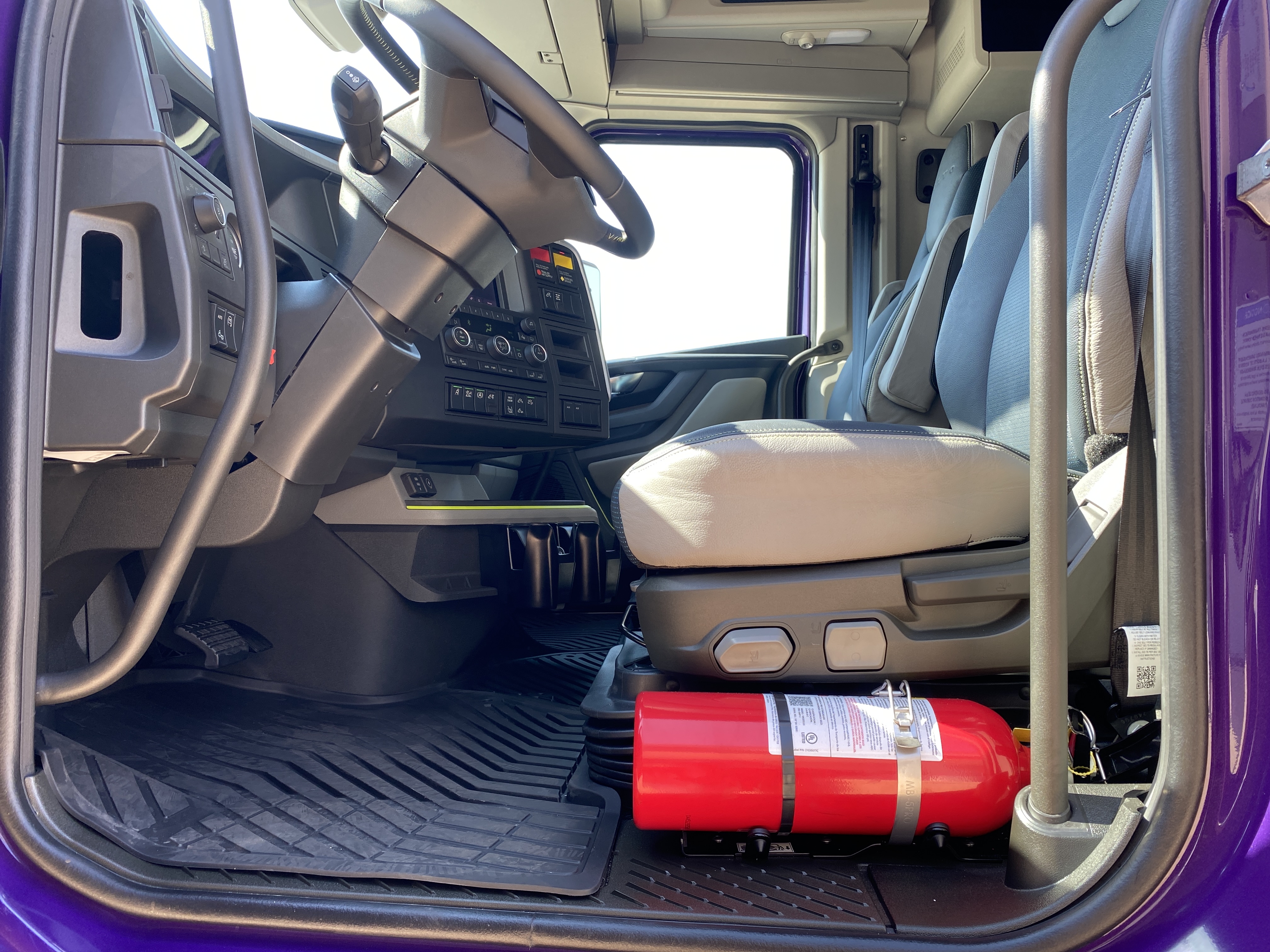 2026 Volvo - image 10