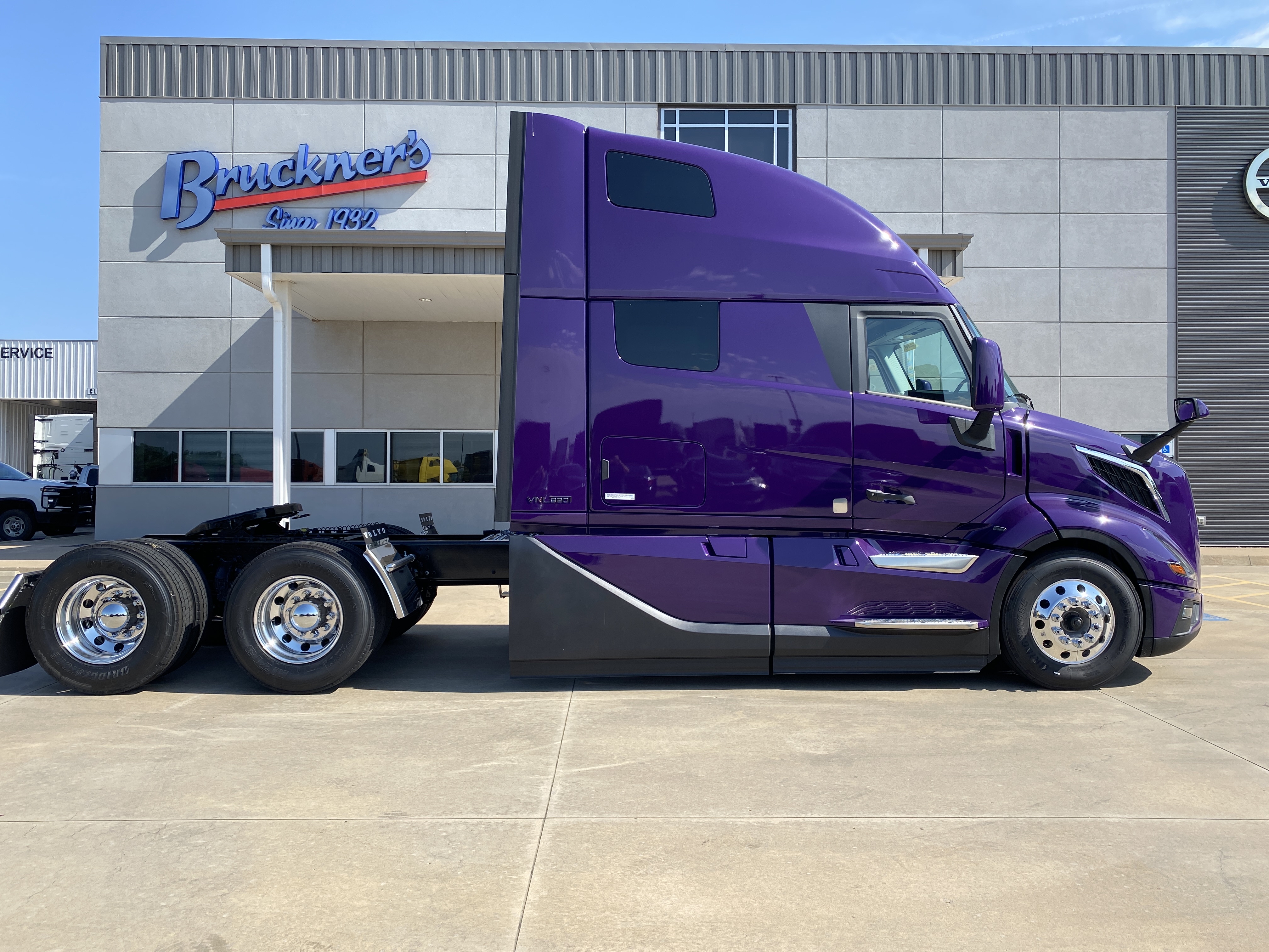 2026 Volvo - image 9