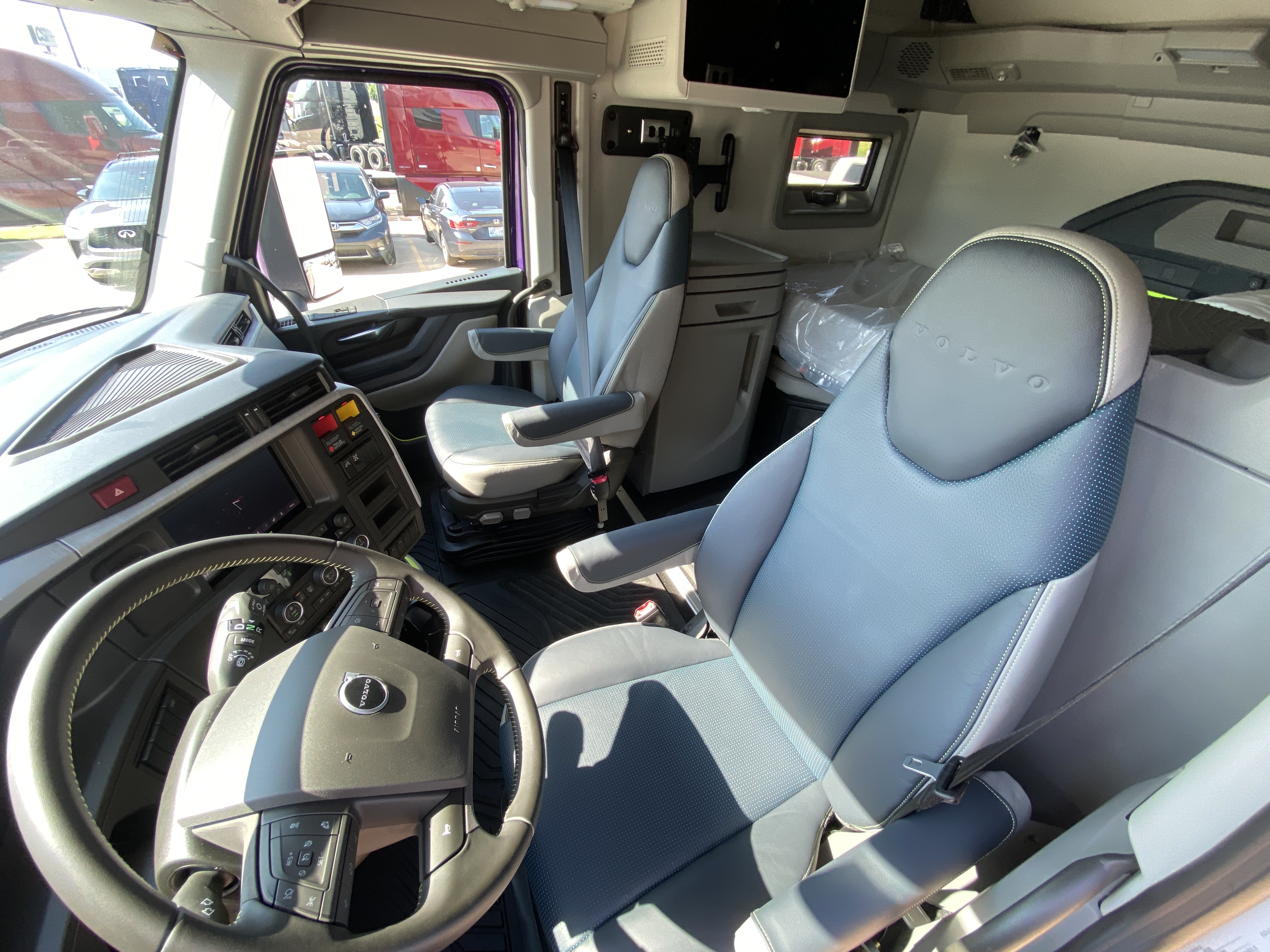 2026 Volvo - image 11