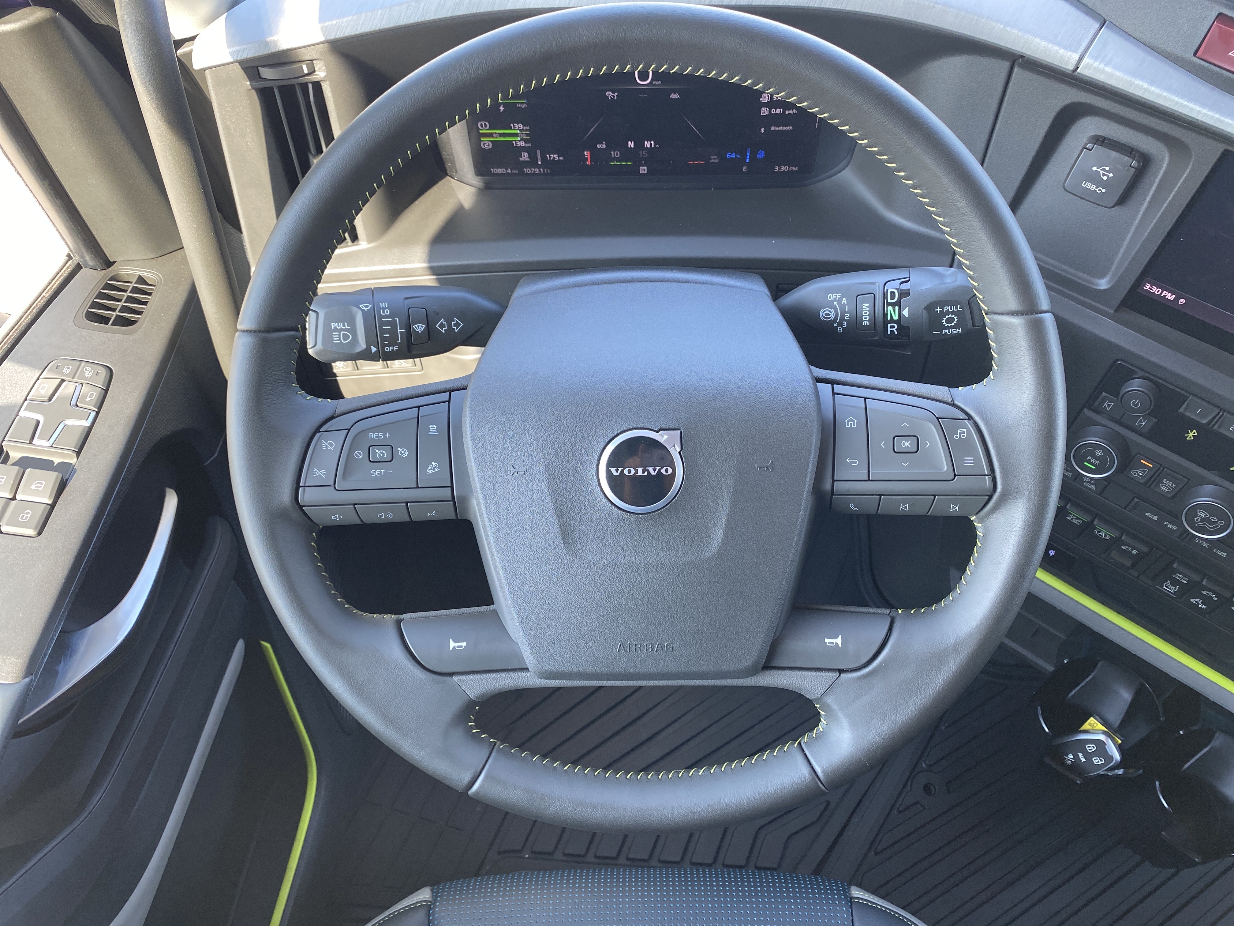 2026 Volvo - image 12