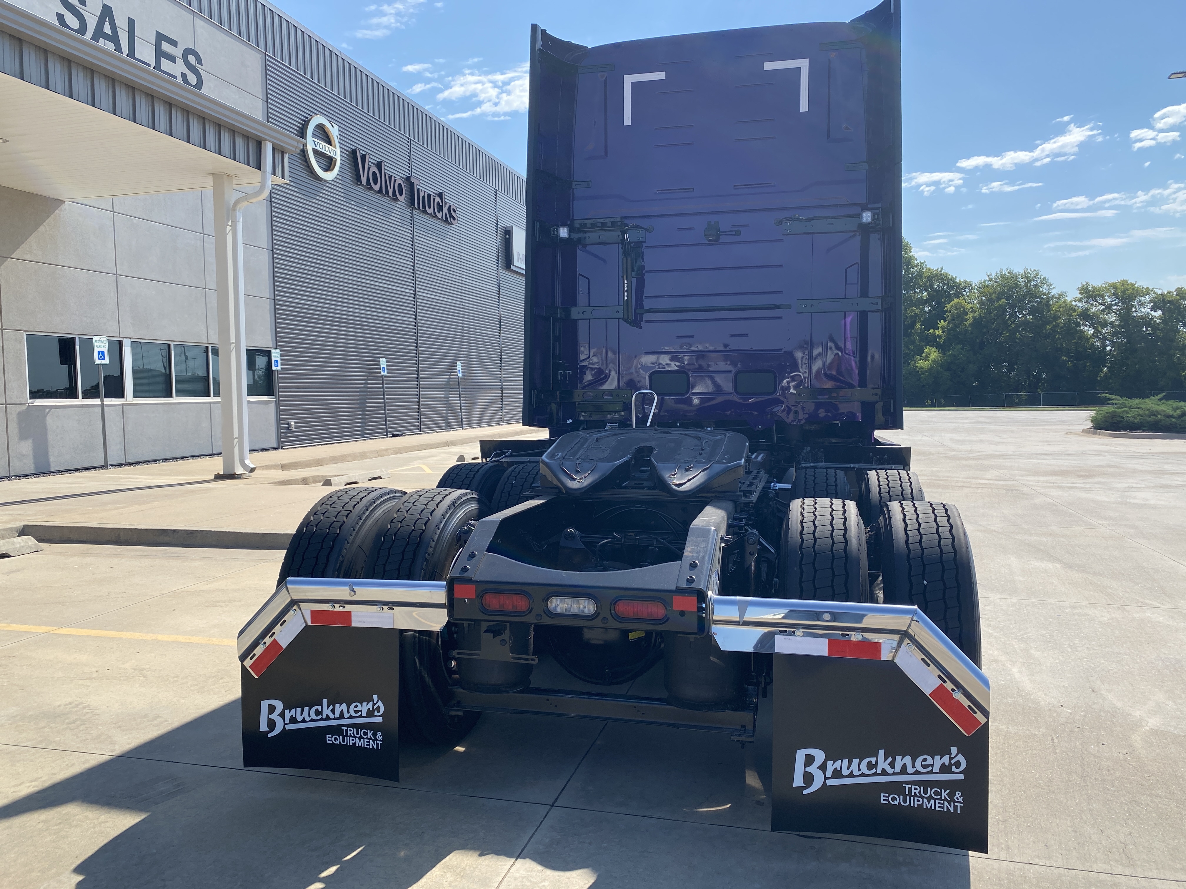 2026 Volvo - image 5