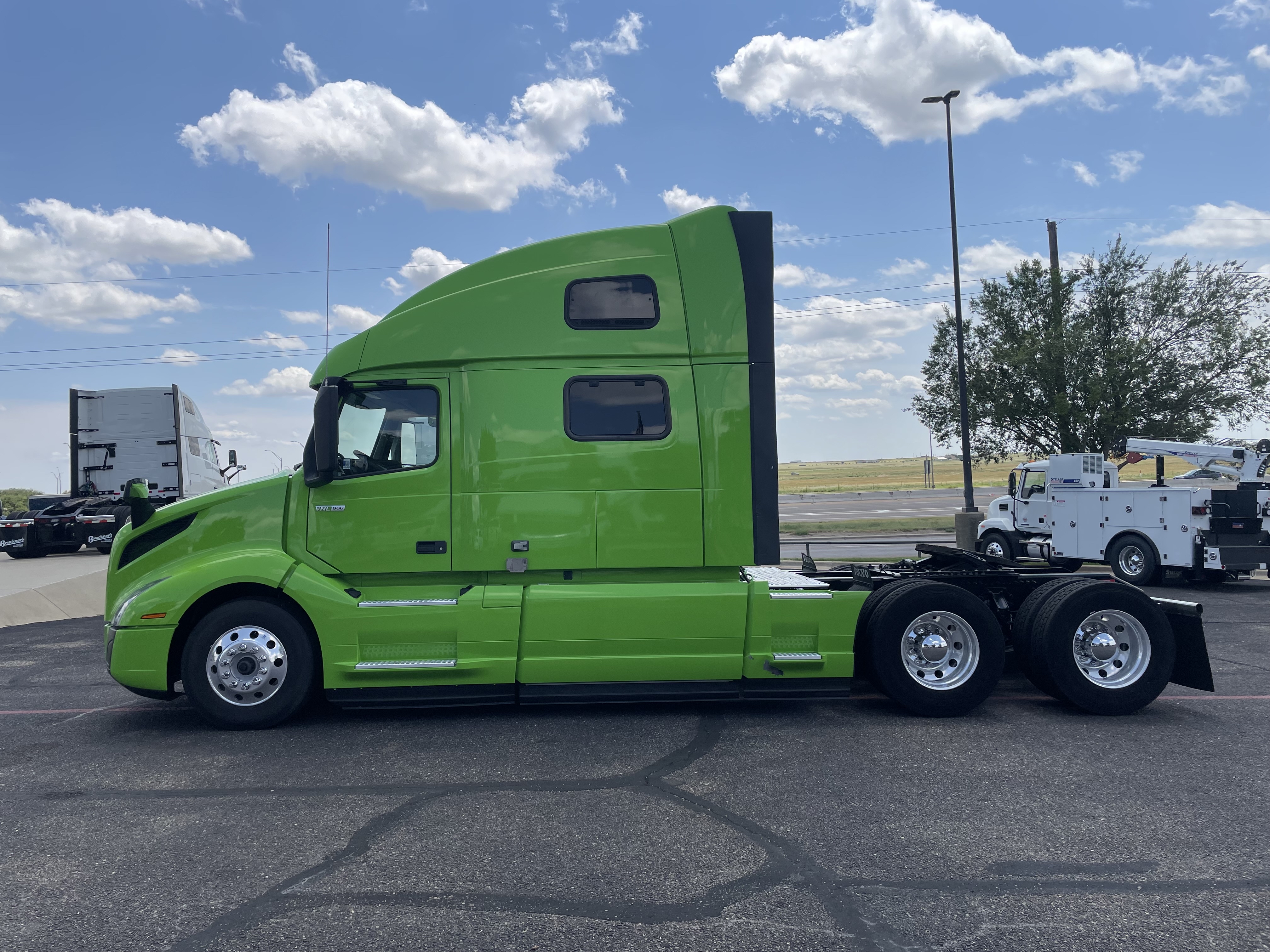 2024 Volvo - image 5