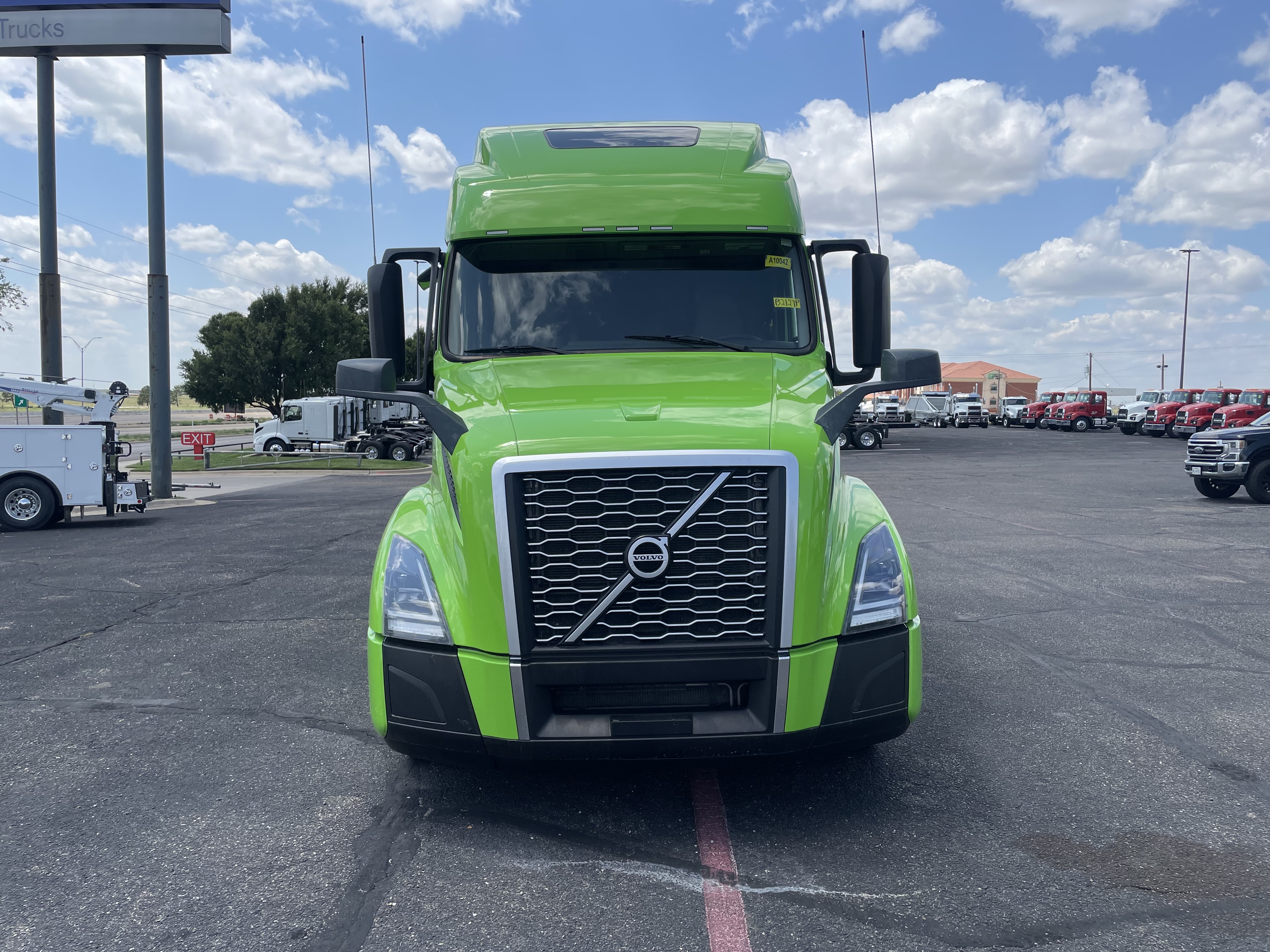 2024 Volvo - image 2