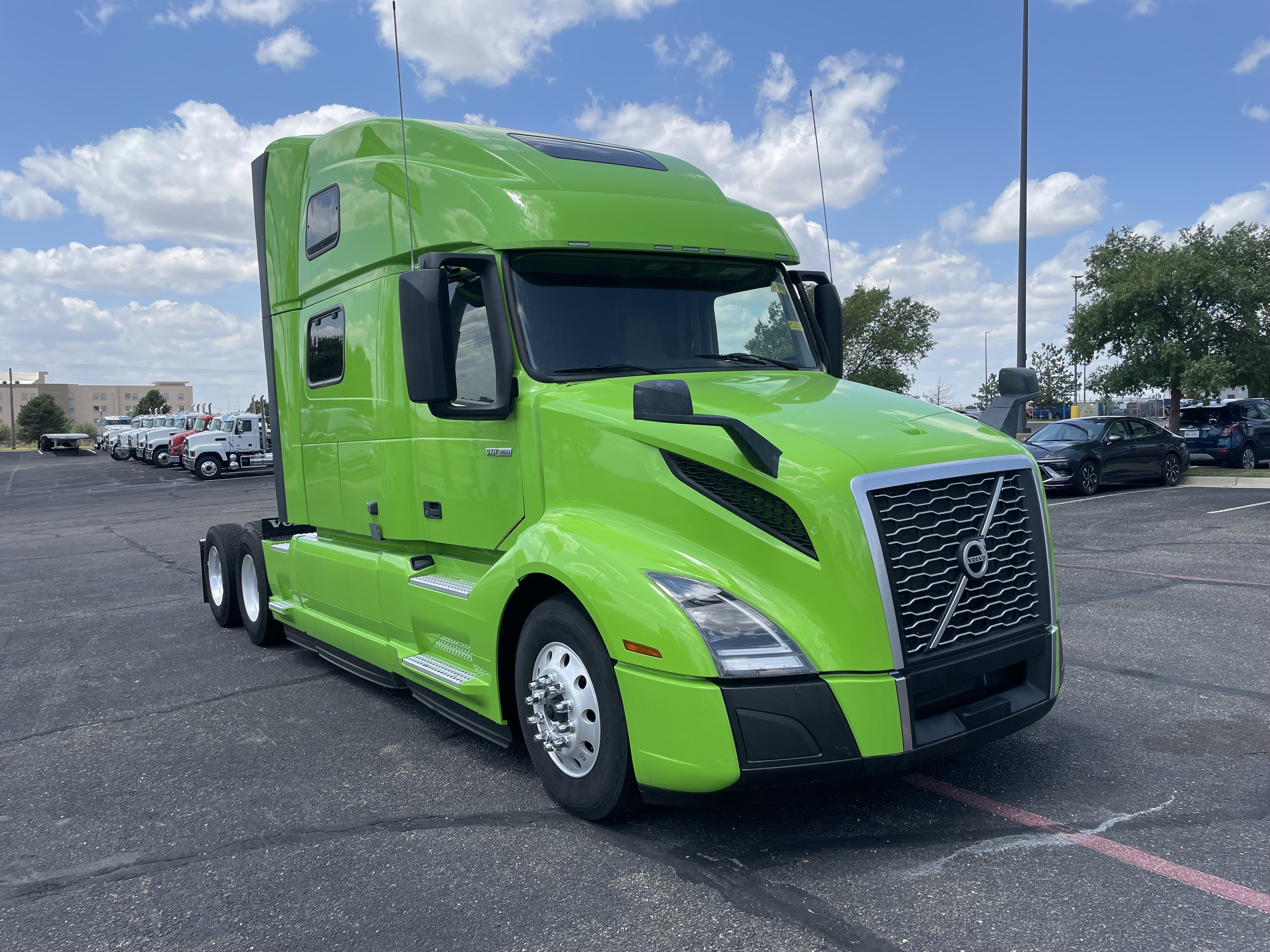 2024 Volvo - image 3