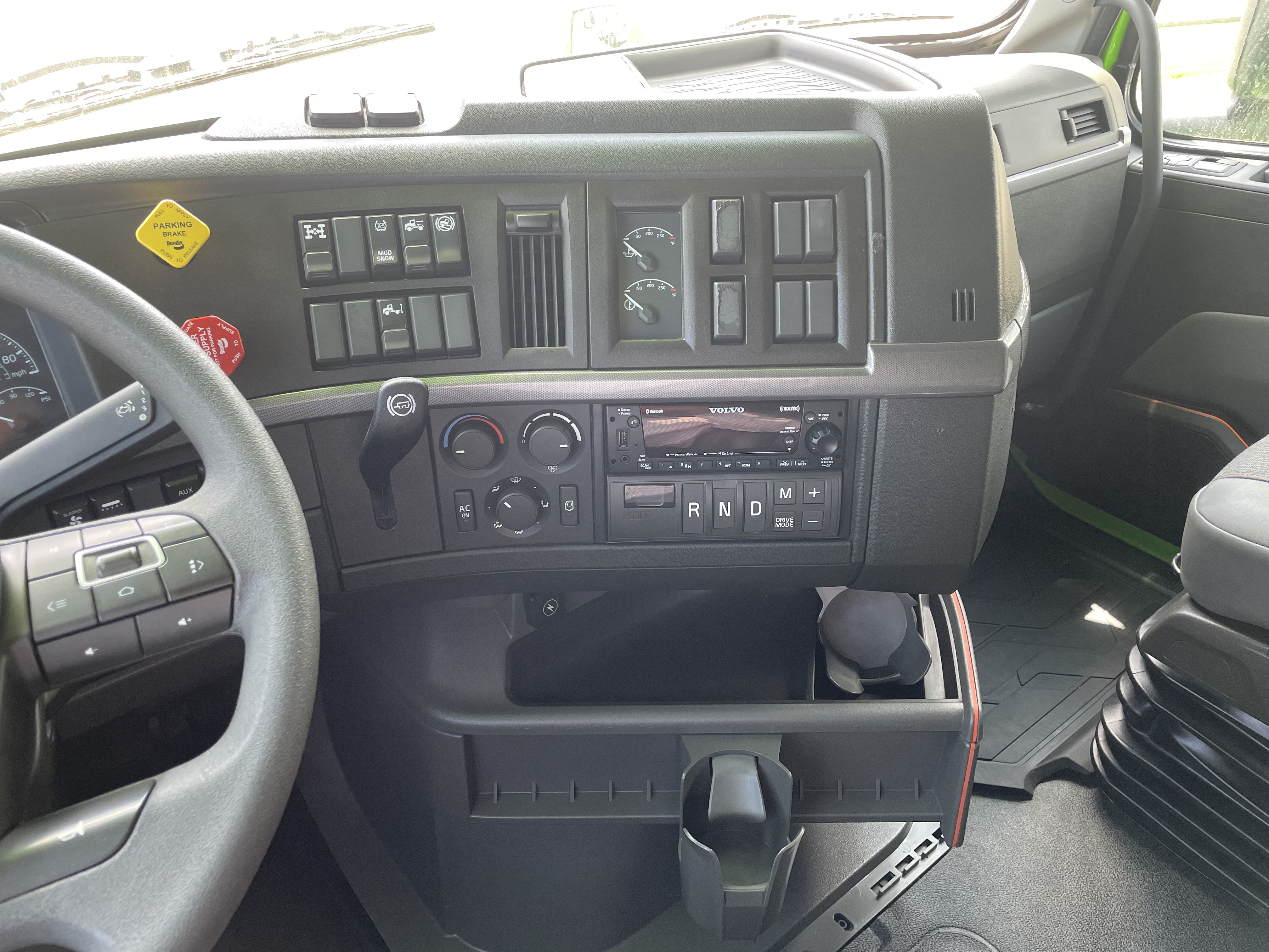 2024 Volvo - image 13