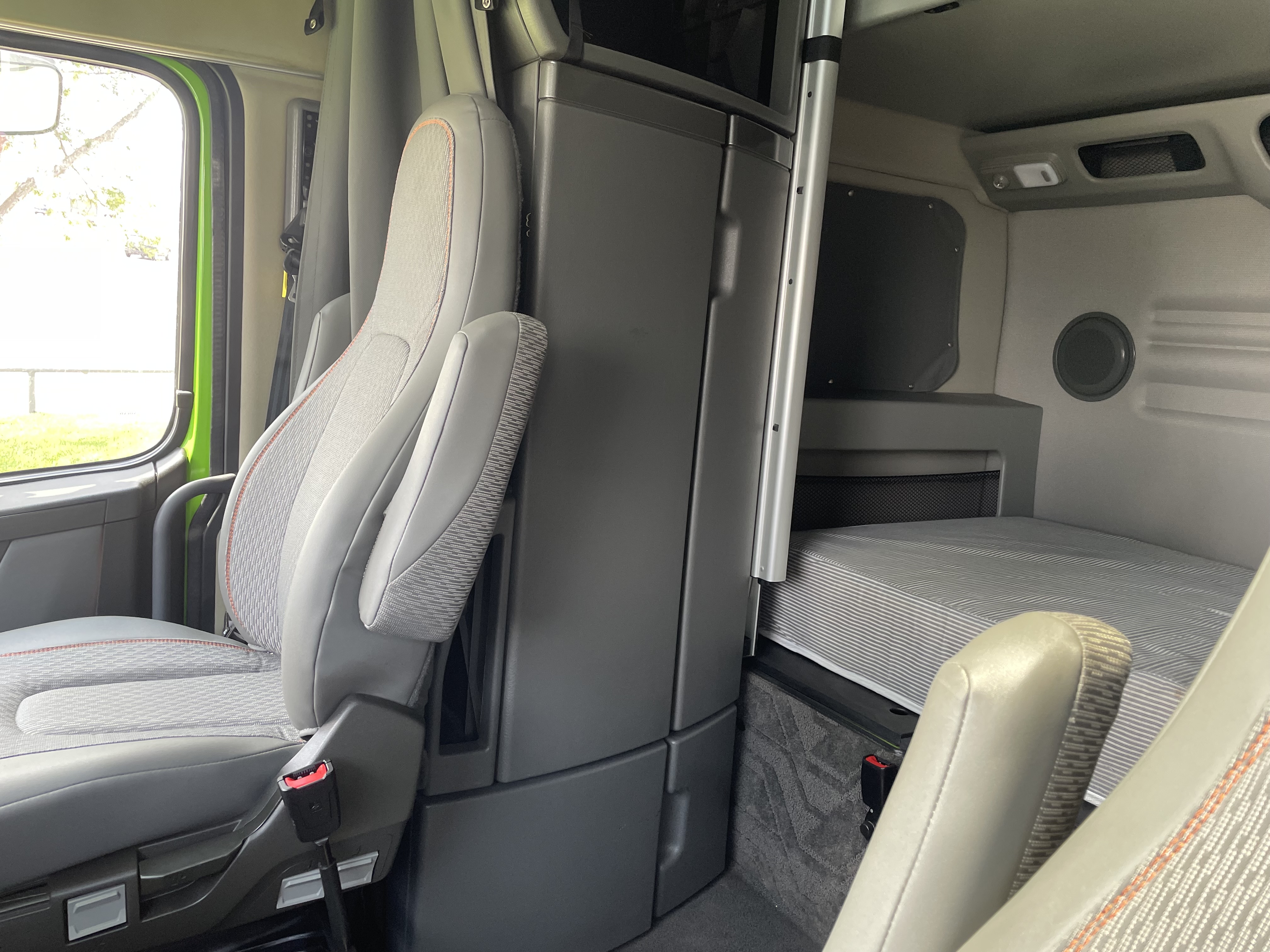 2024 Volvo - image 18