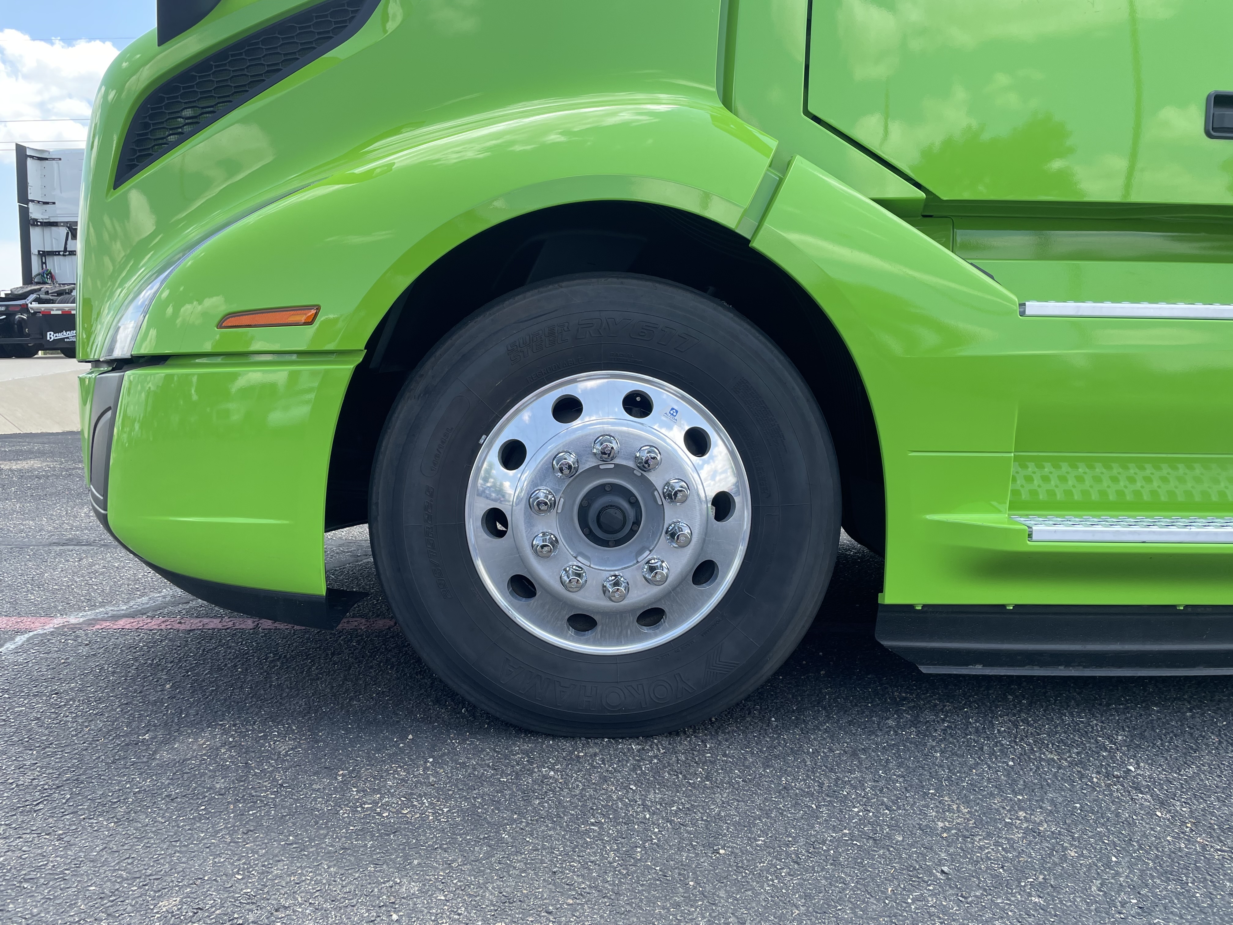 2024 Volvo - image 4