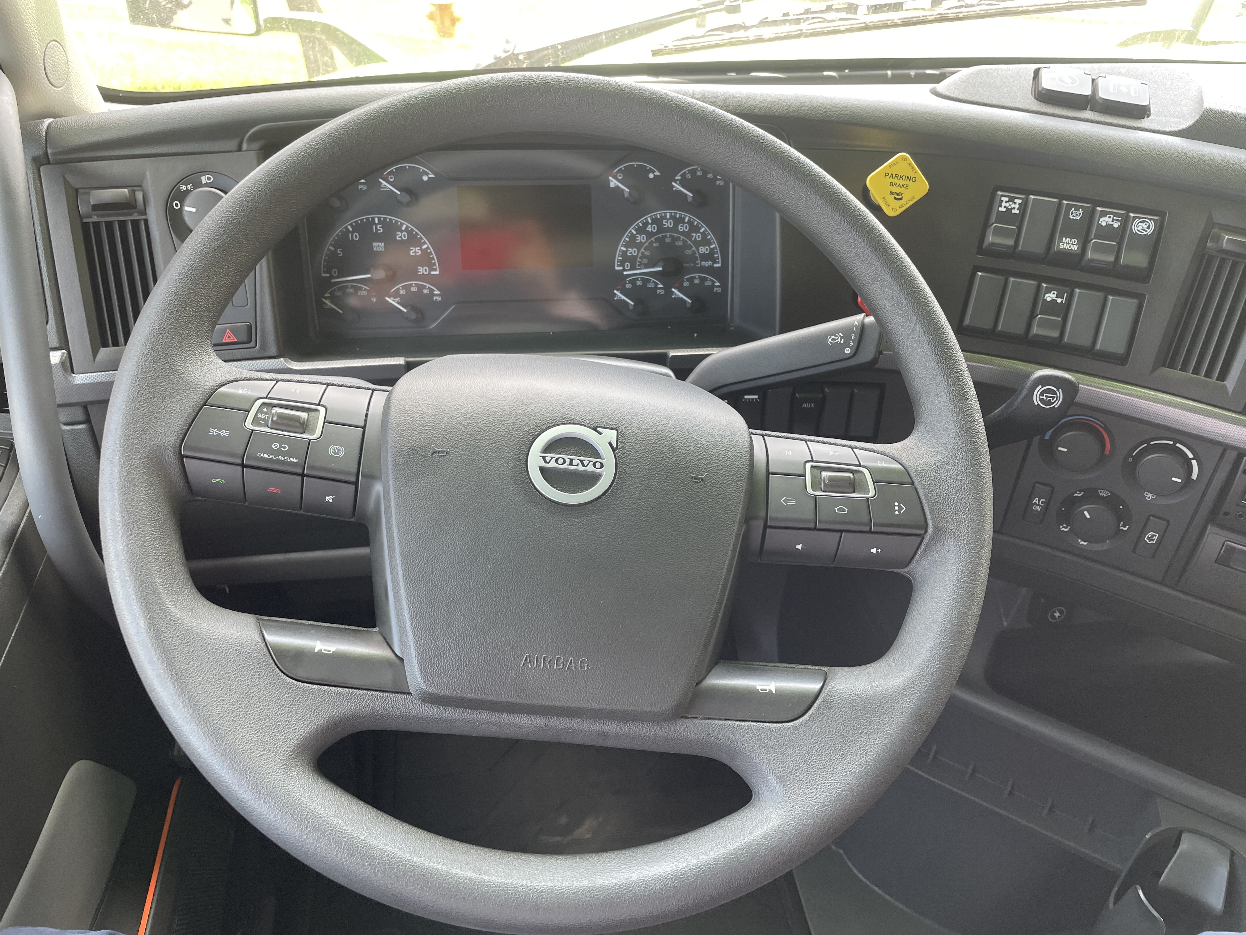 2024 Volvo - image 12