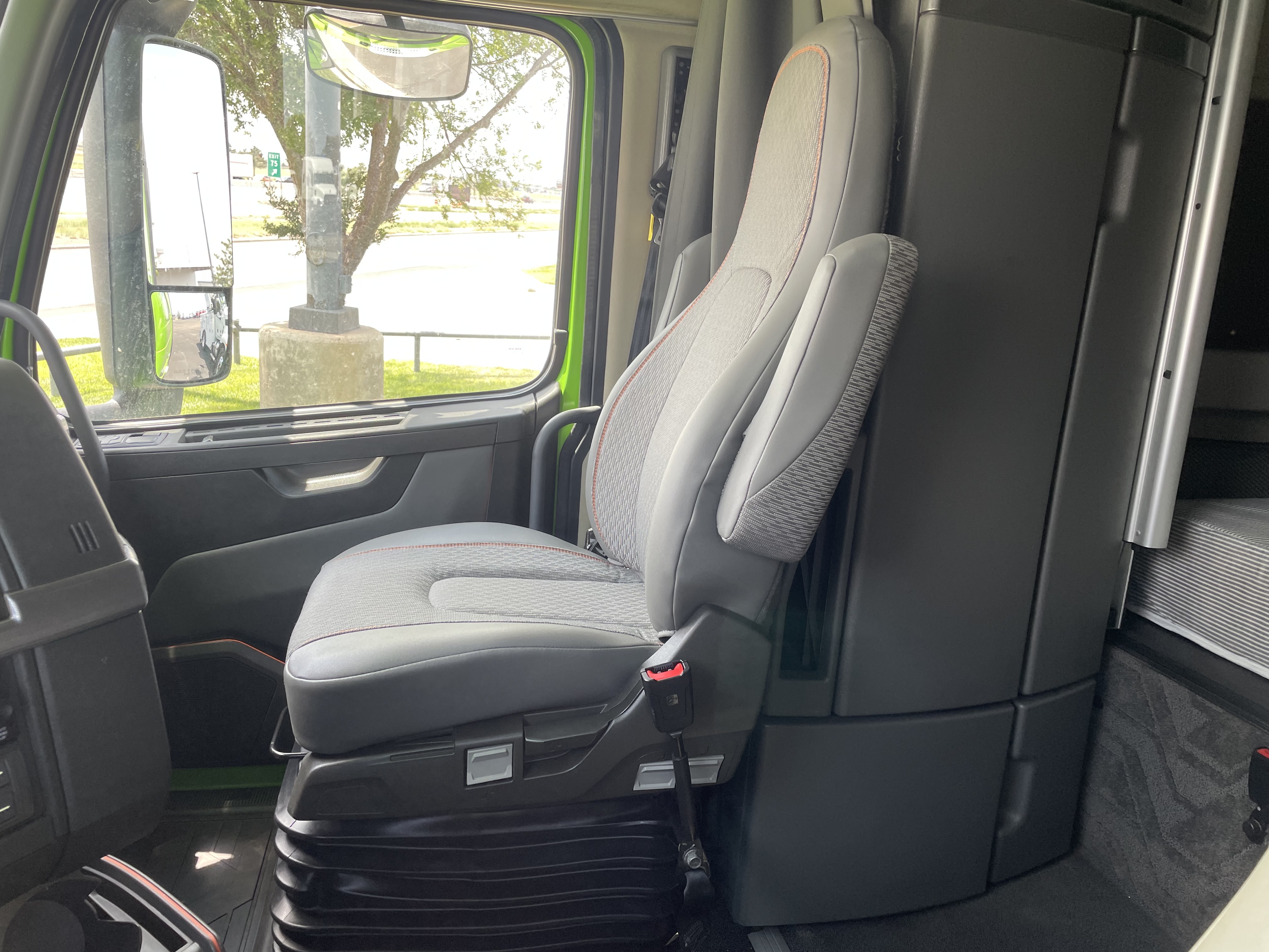 2024 Volvo - image 17