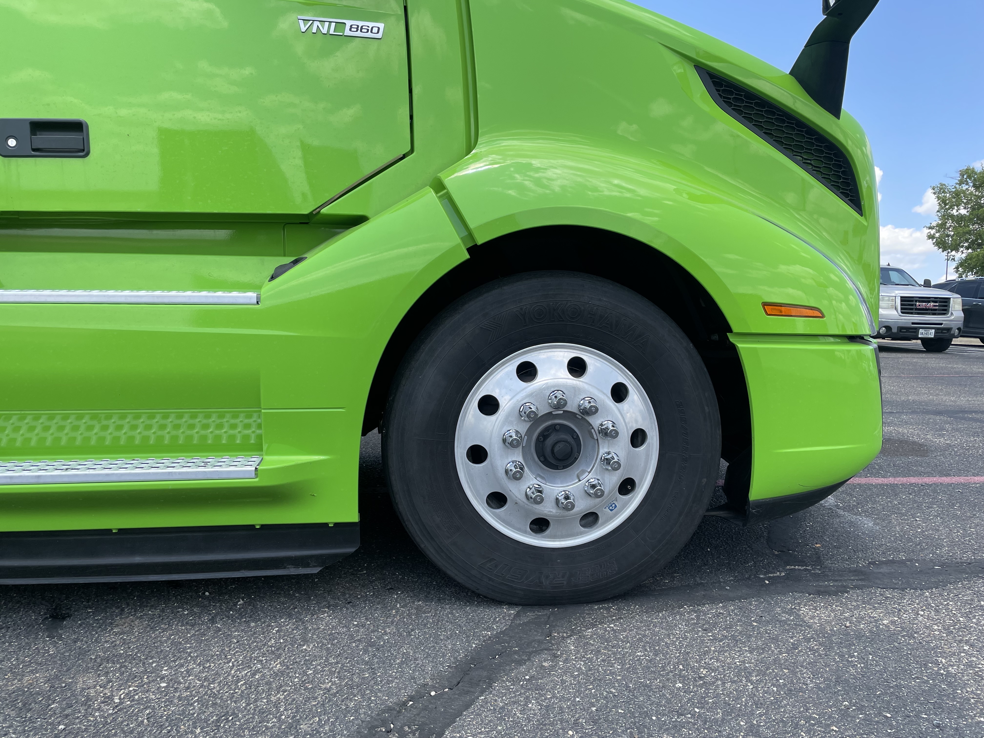 2024 Volvo - image 7