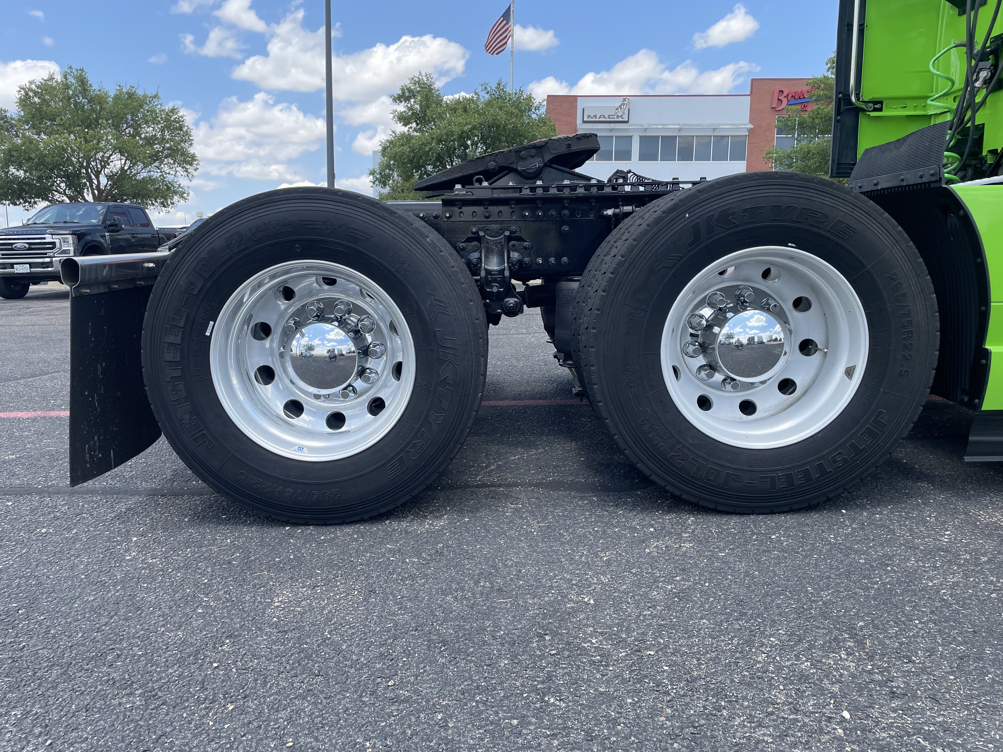 2024 Volvo - image 9