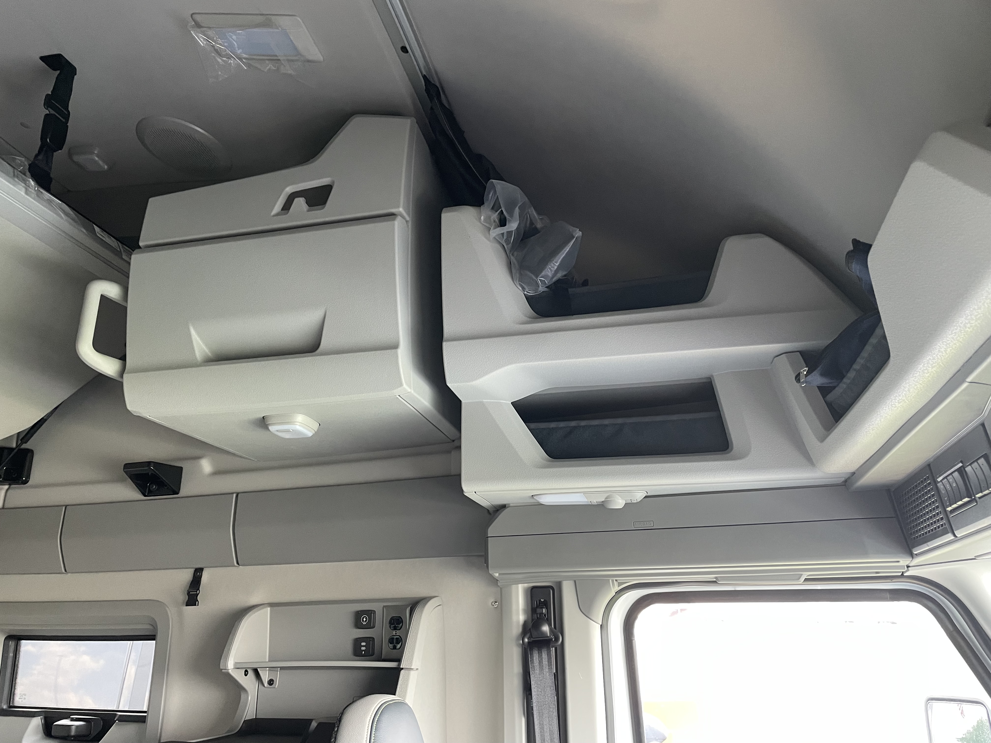 2026 Volvo - image 11