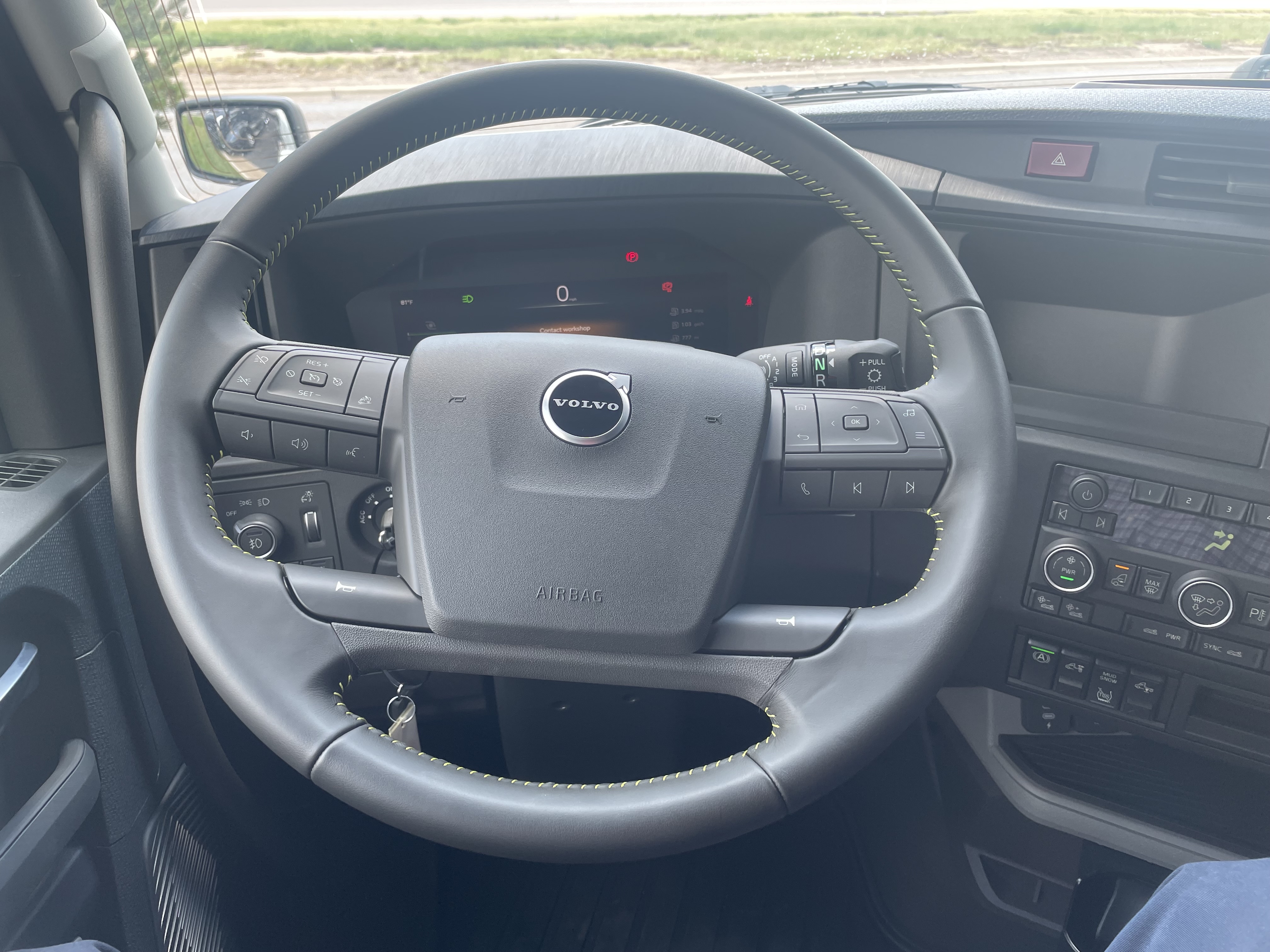 2026 Volvo - image 5