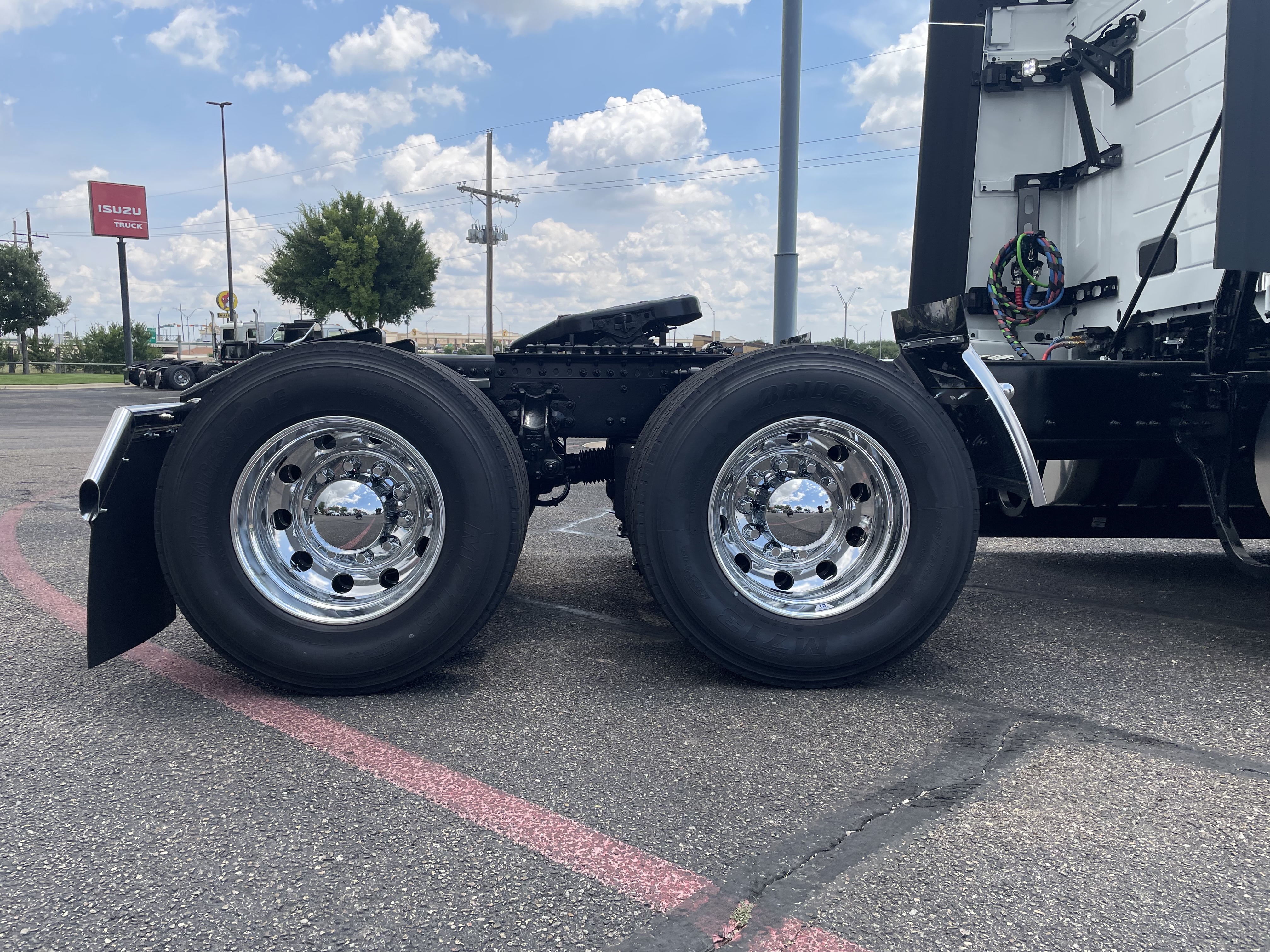 2026 Volvo - image 19