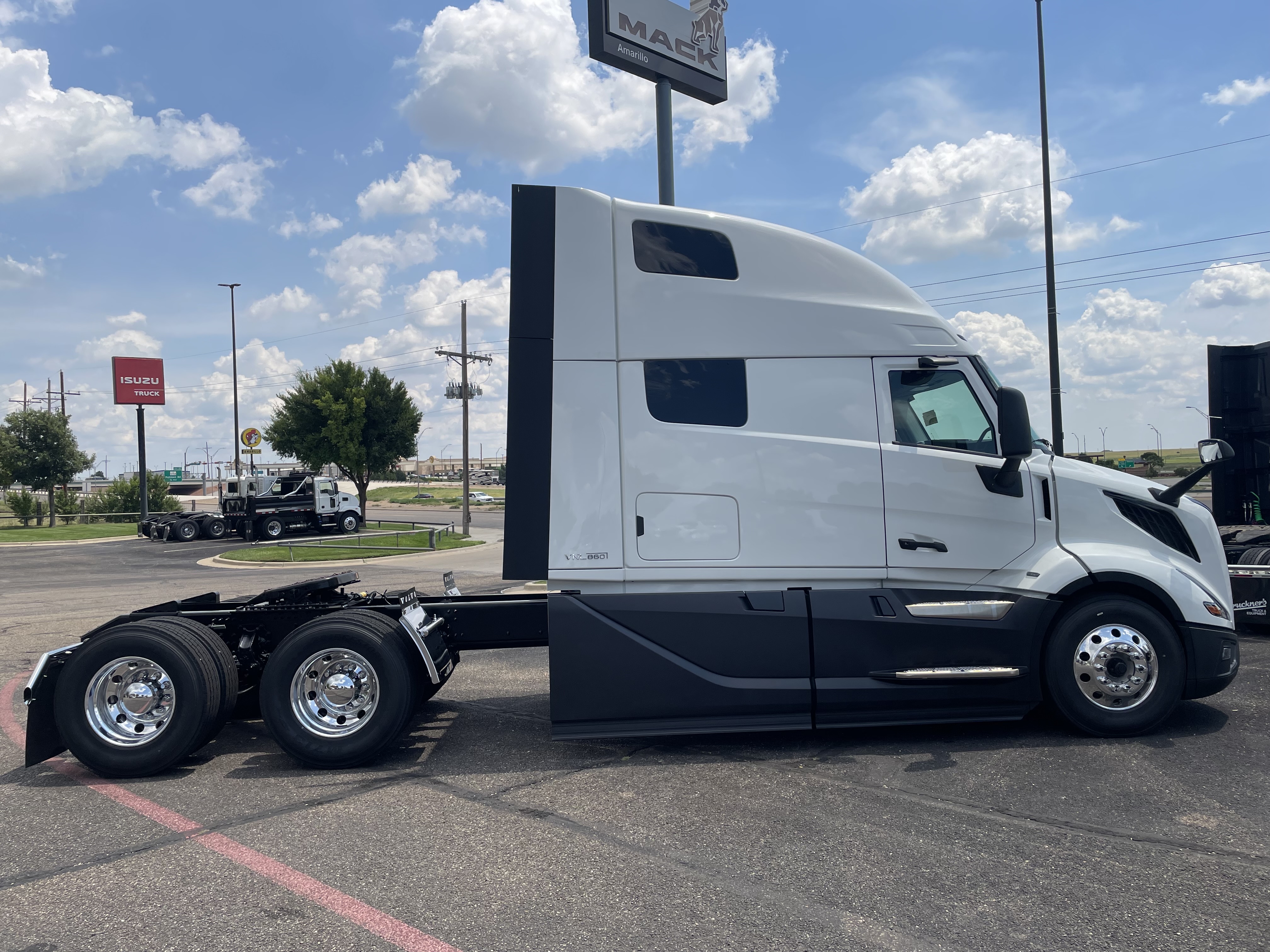 2026 Volvo - image 3