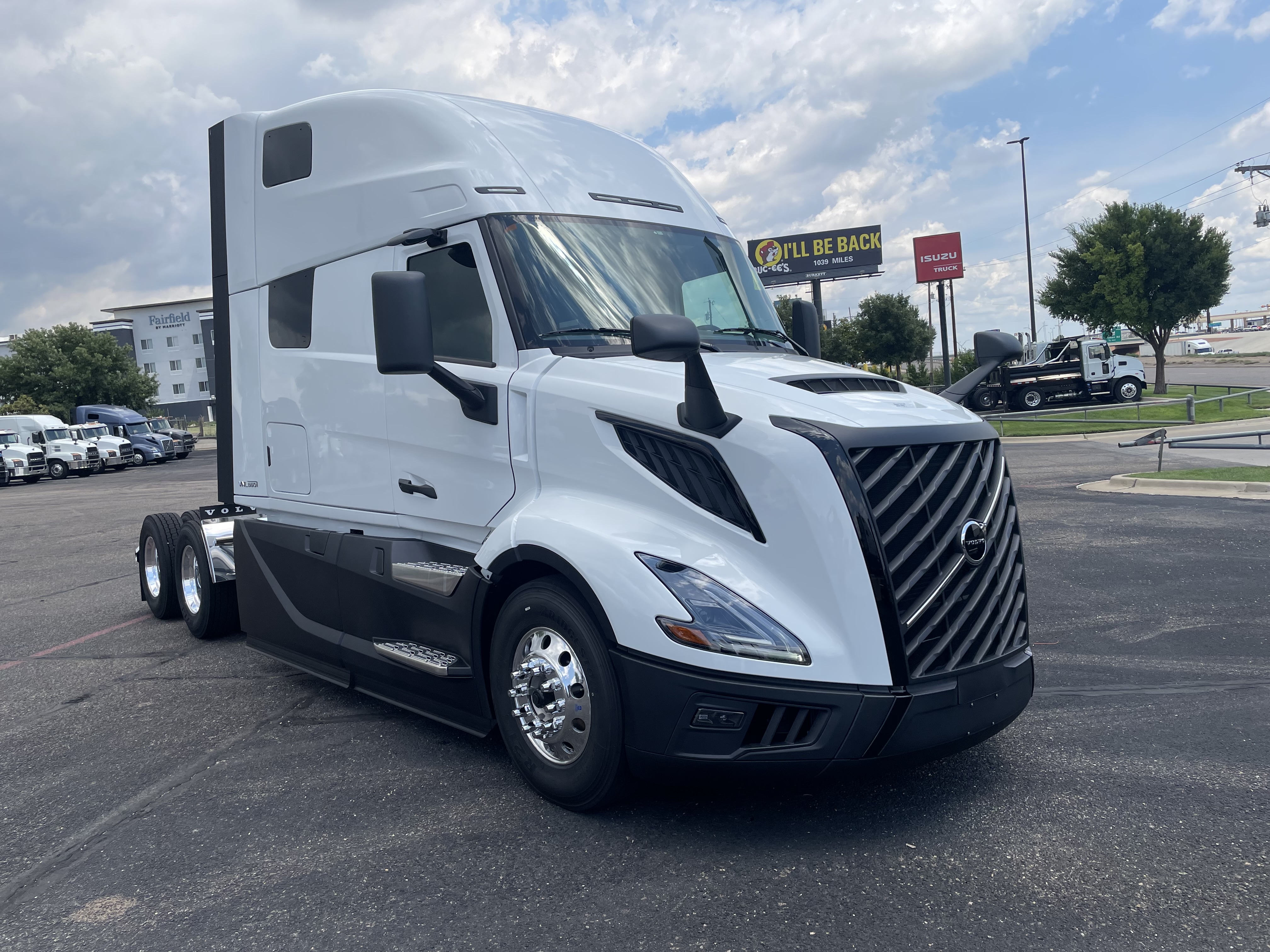 2026 Volvo - image 4