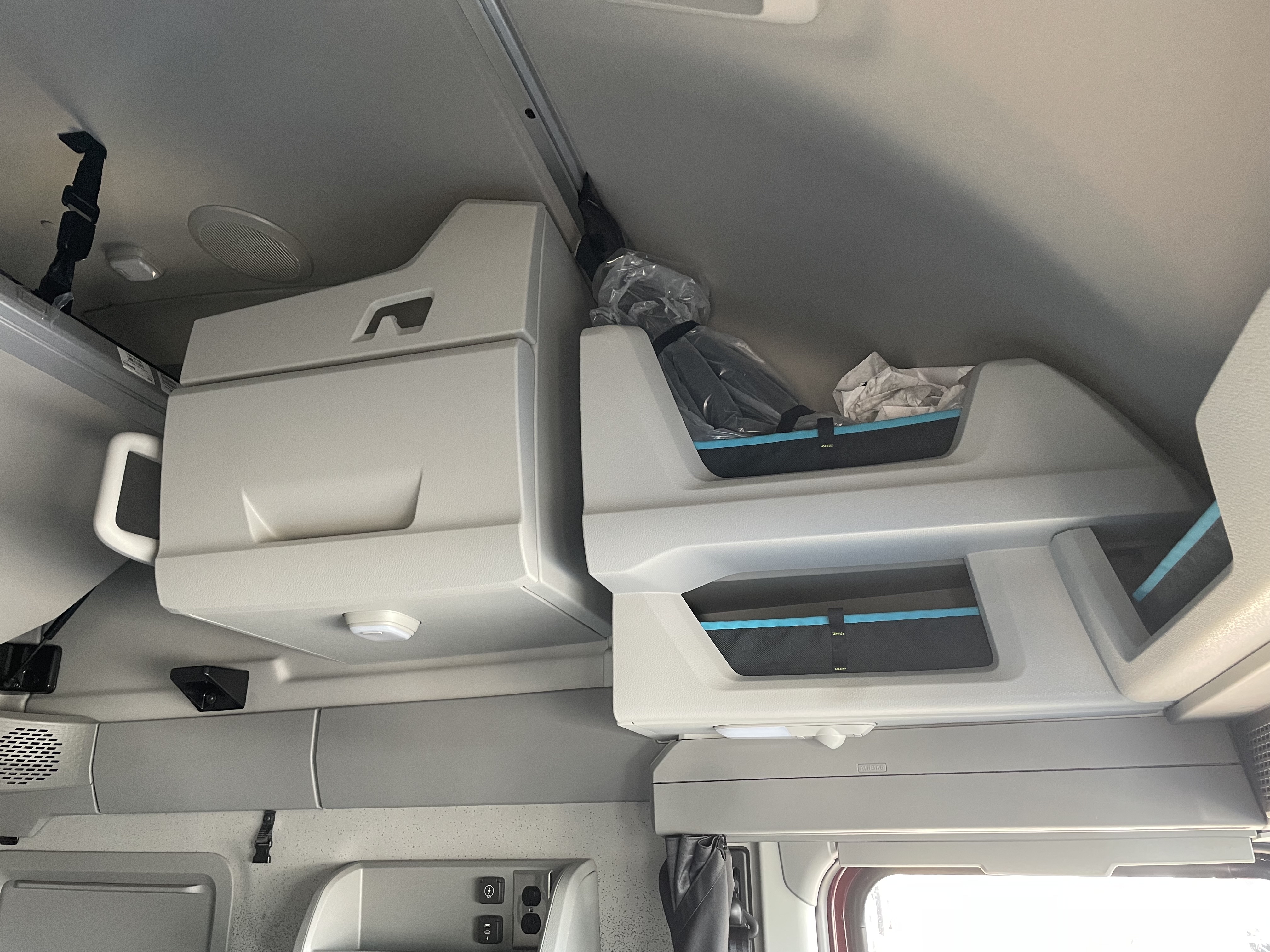 2026 Volvo - image 17