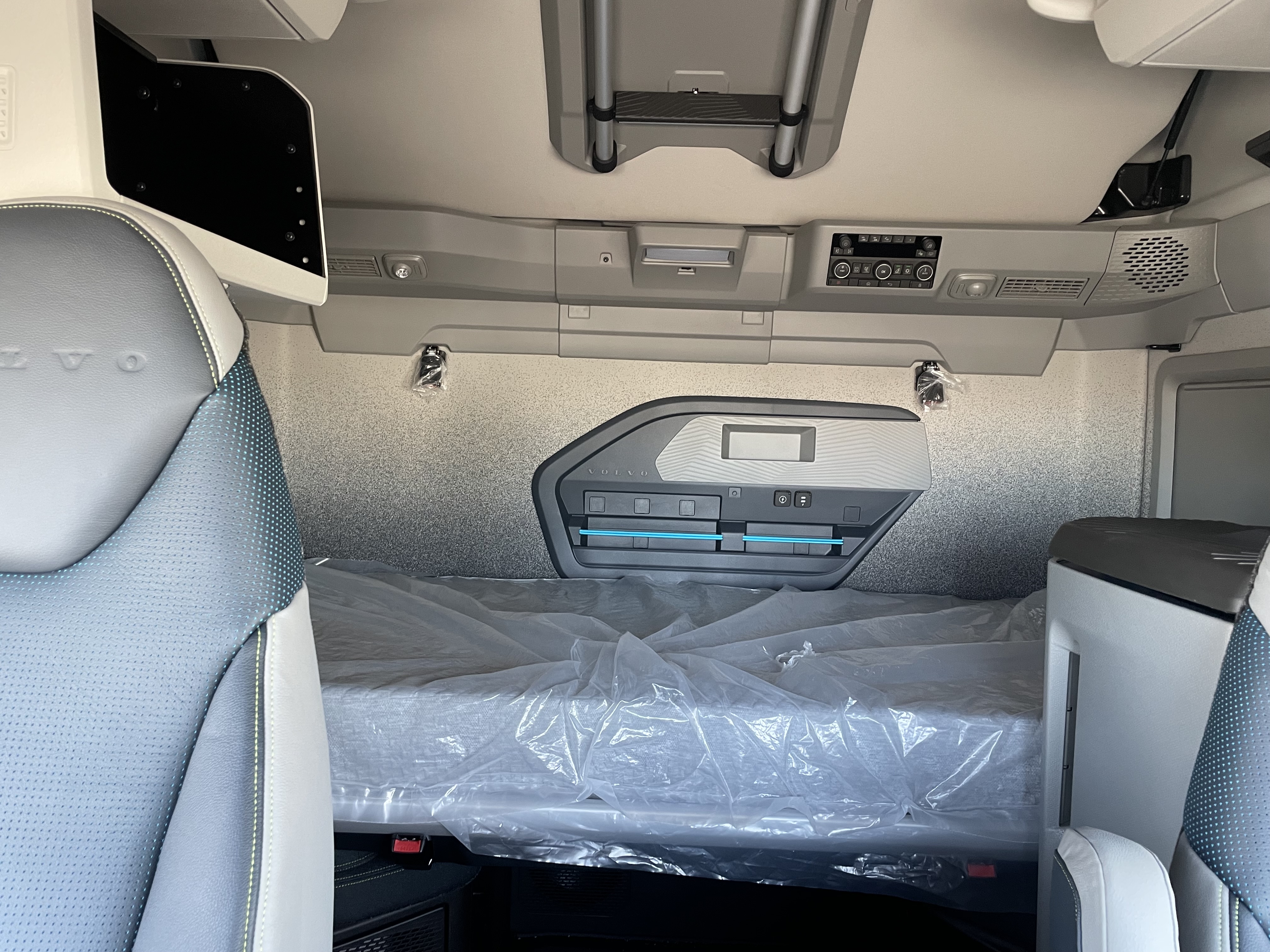 2026 Volvo - image 20