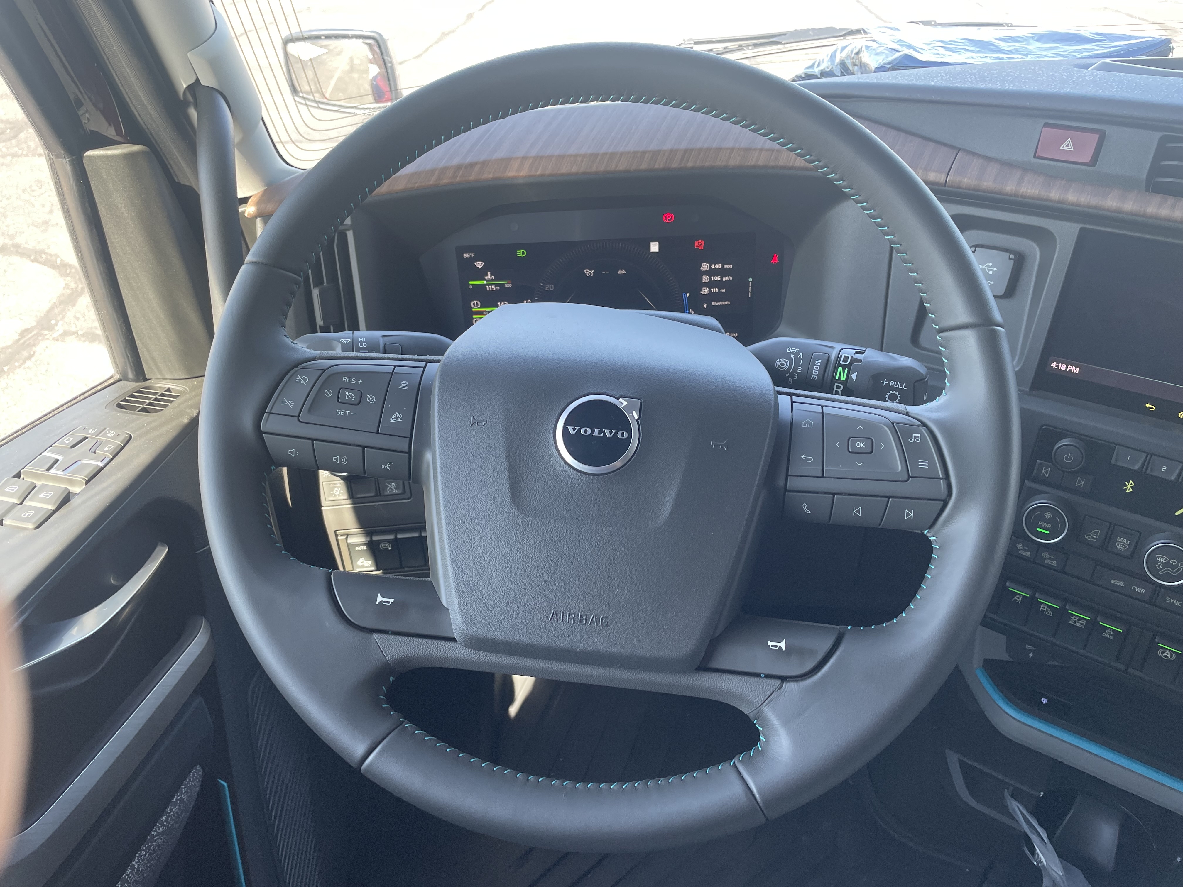 2026 Volvo - image 13