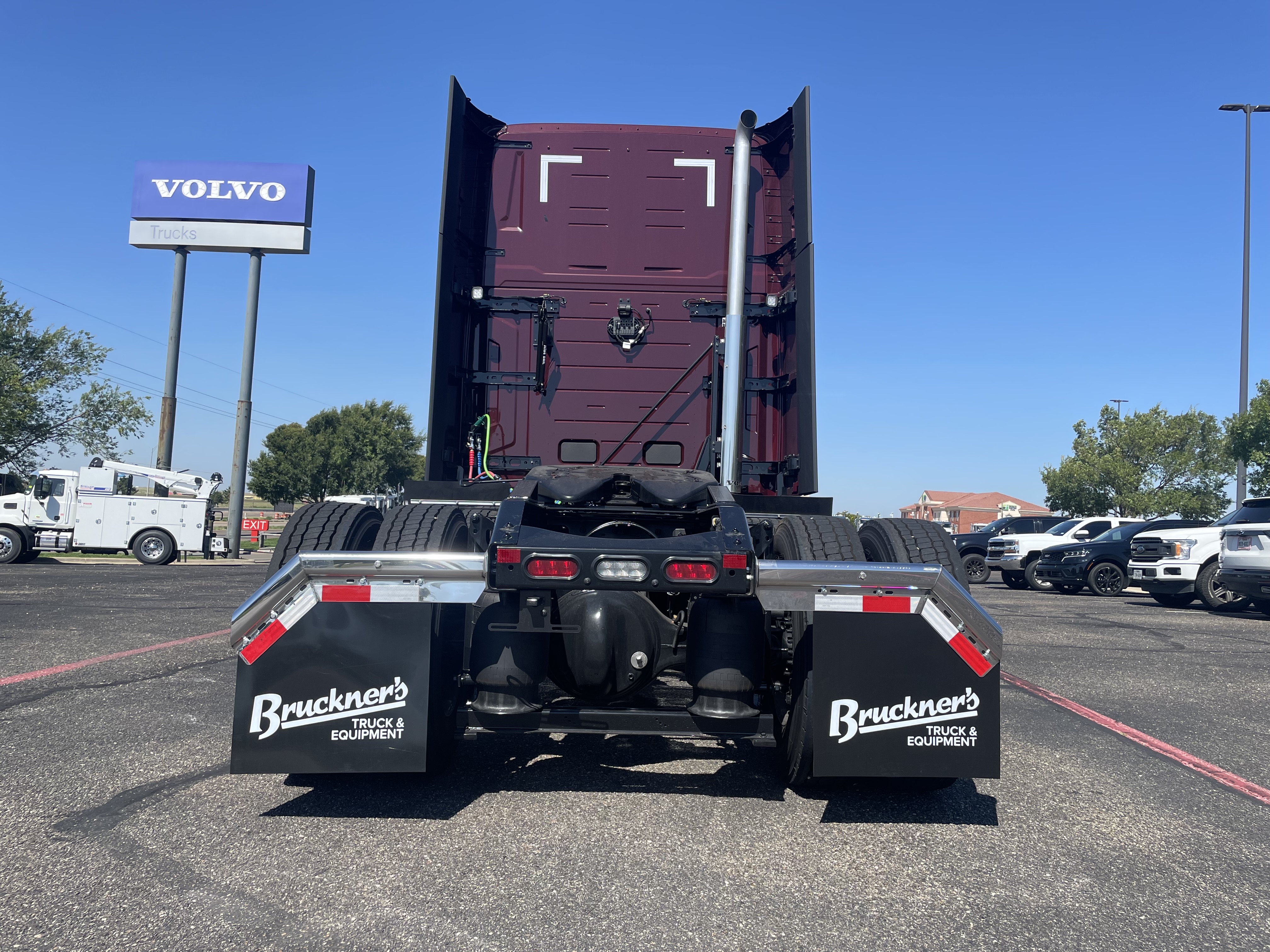 2026 Volvo - image 11