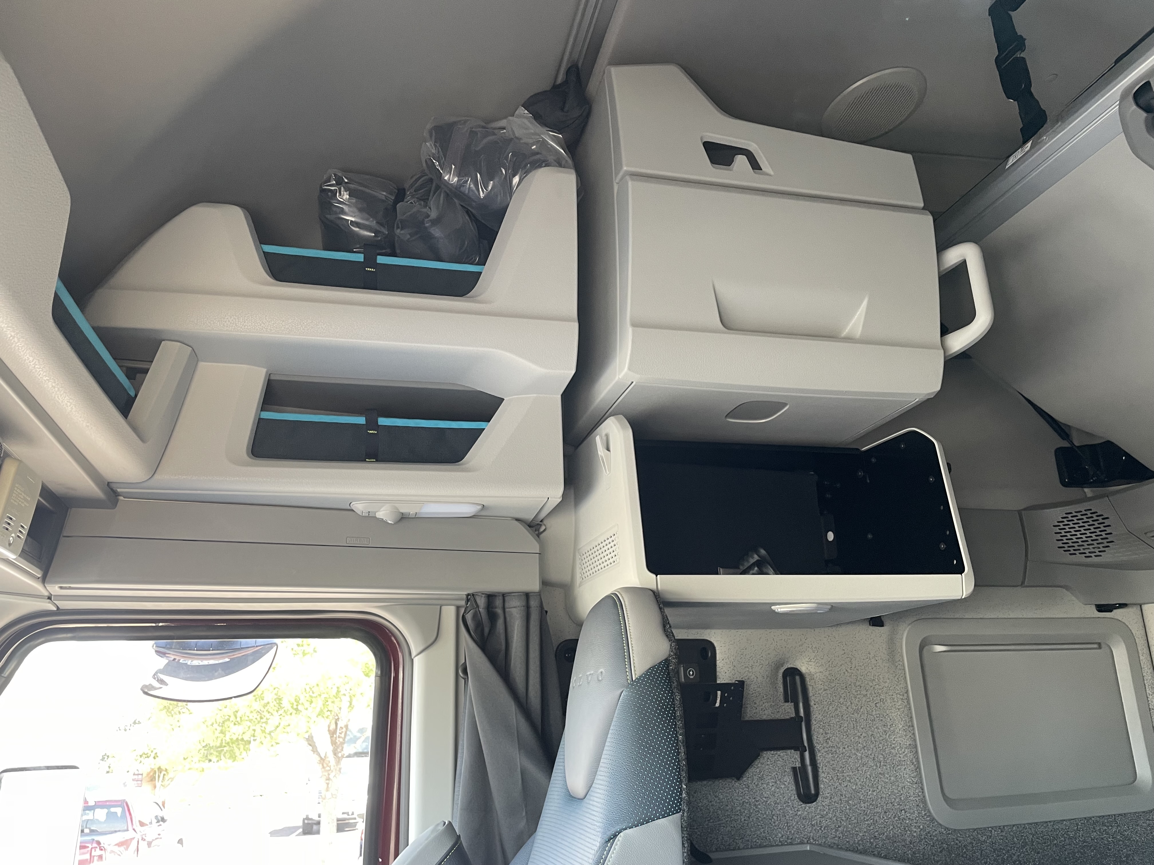 2026 Volvo - image 19