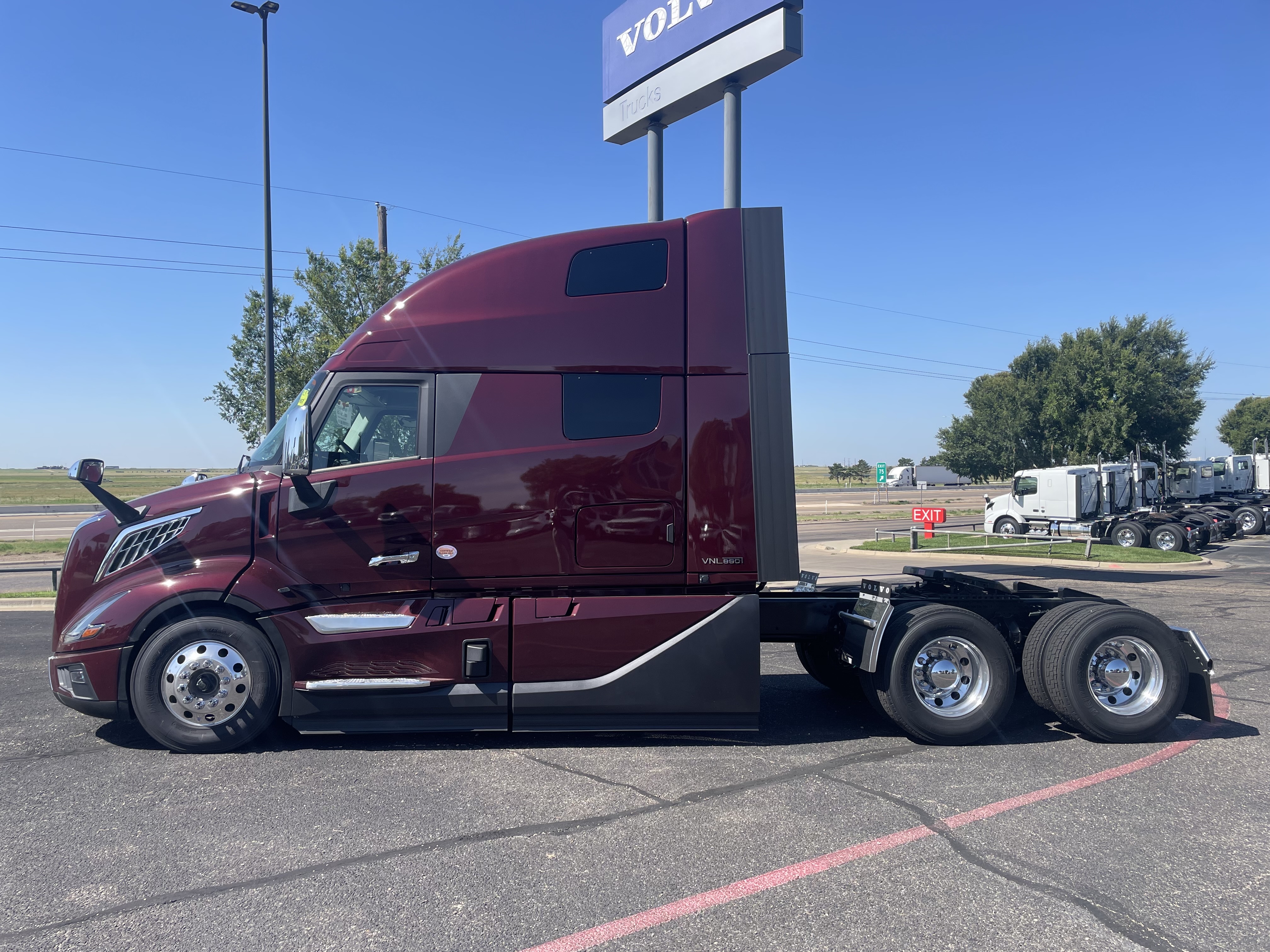 2026 Volvo - image 5