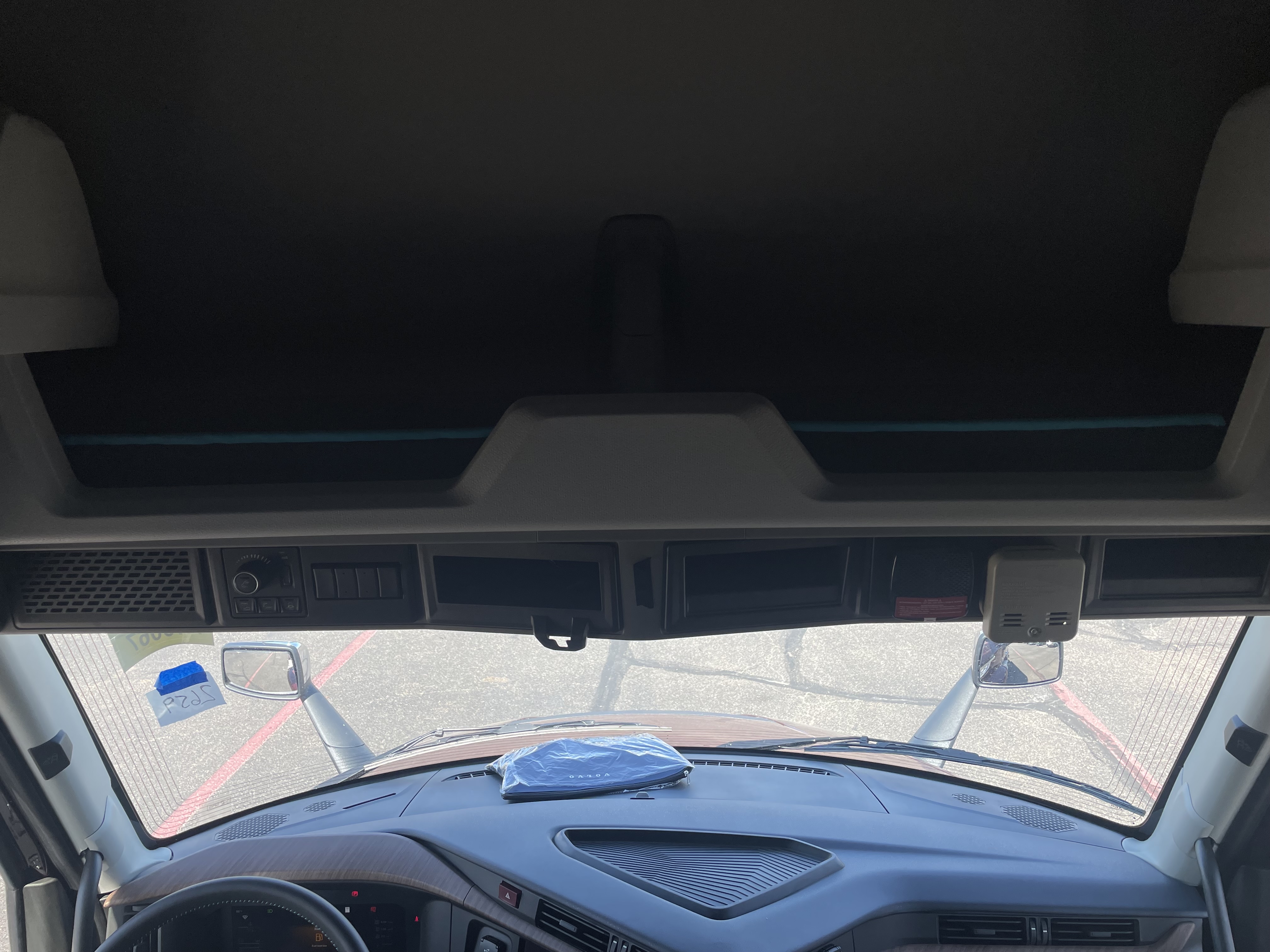 2026 Volvo - image 21