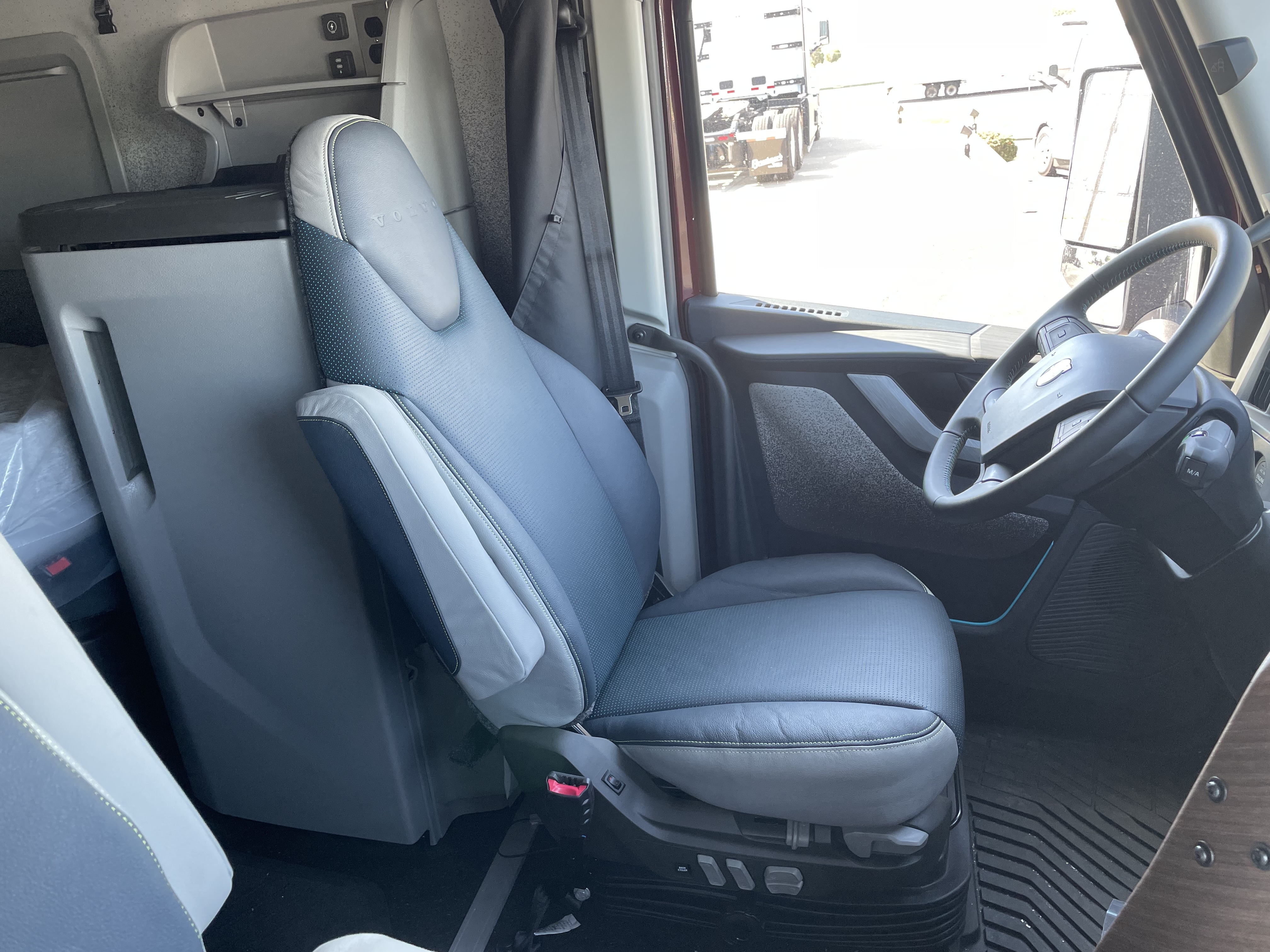 2026 Volvo - image 16