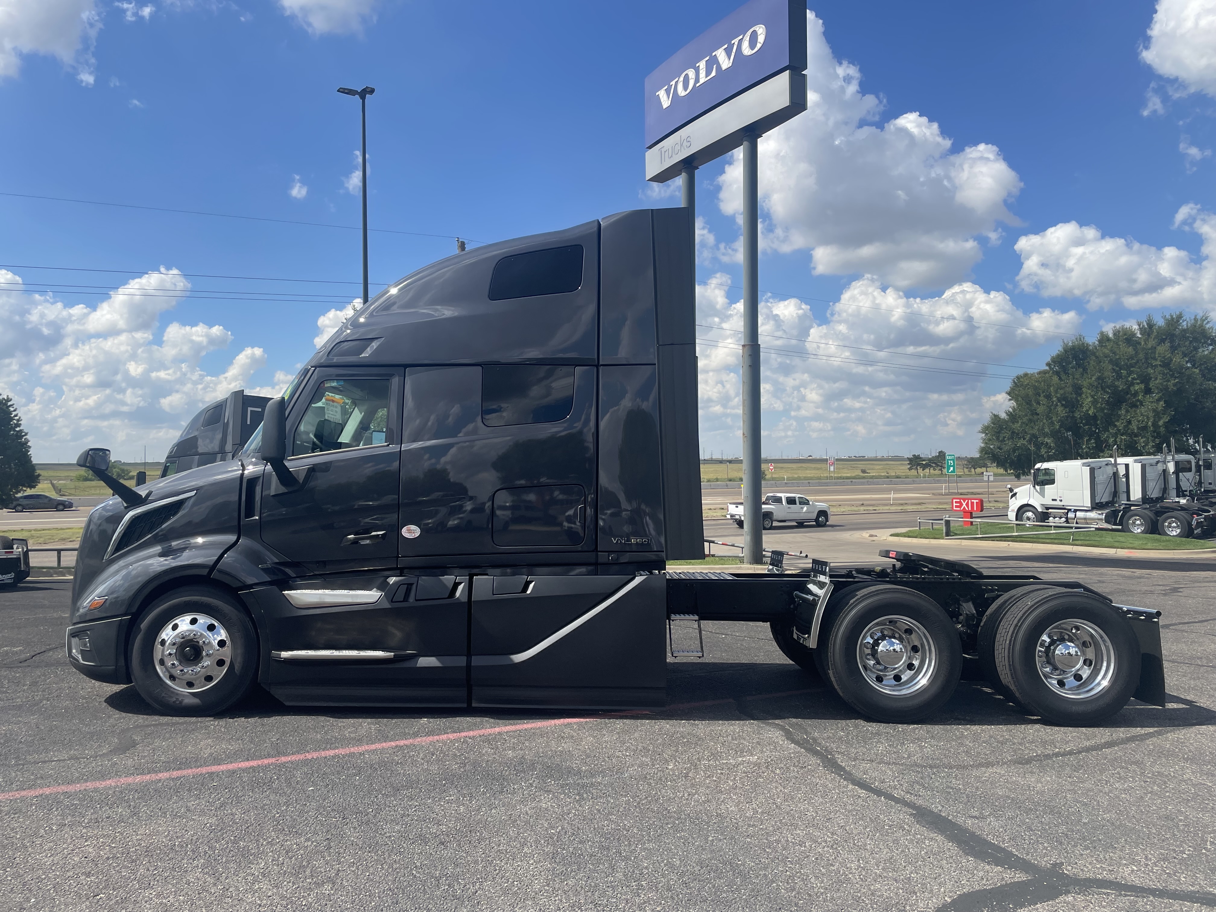 2026 Volvo - image 2