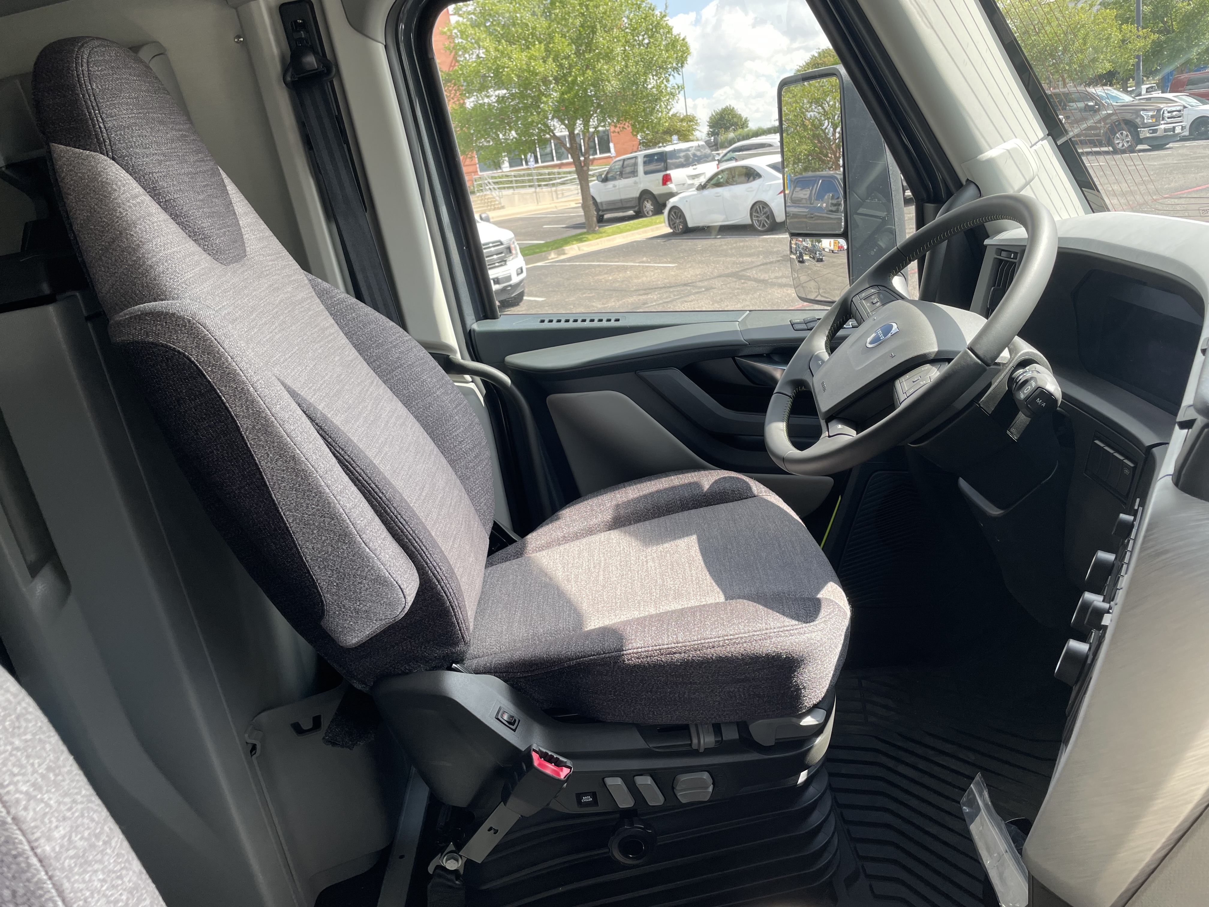 2026 Volvo - image 14