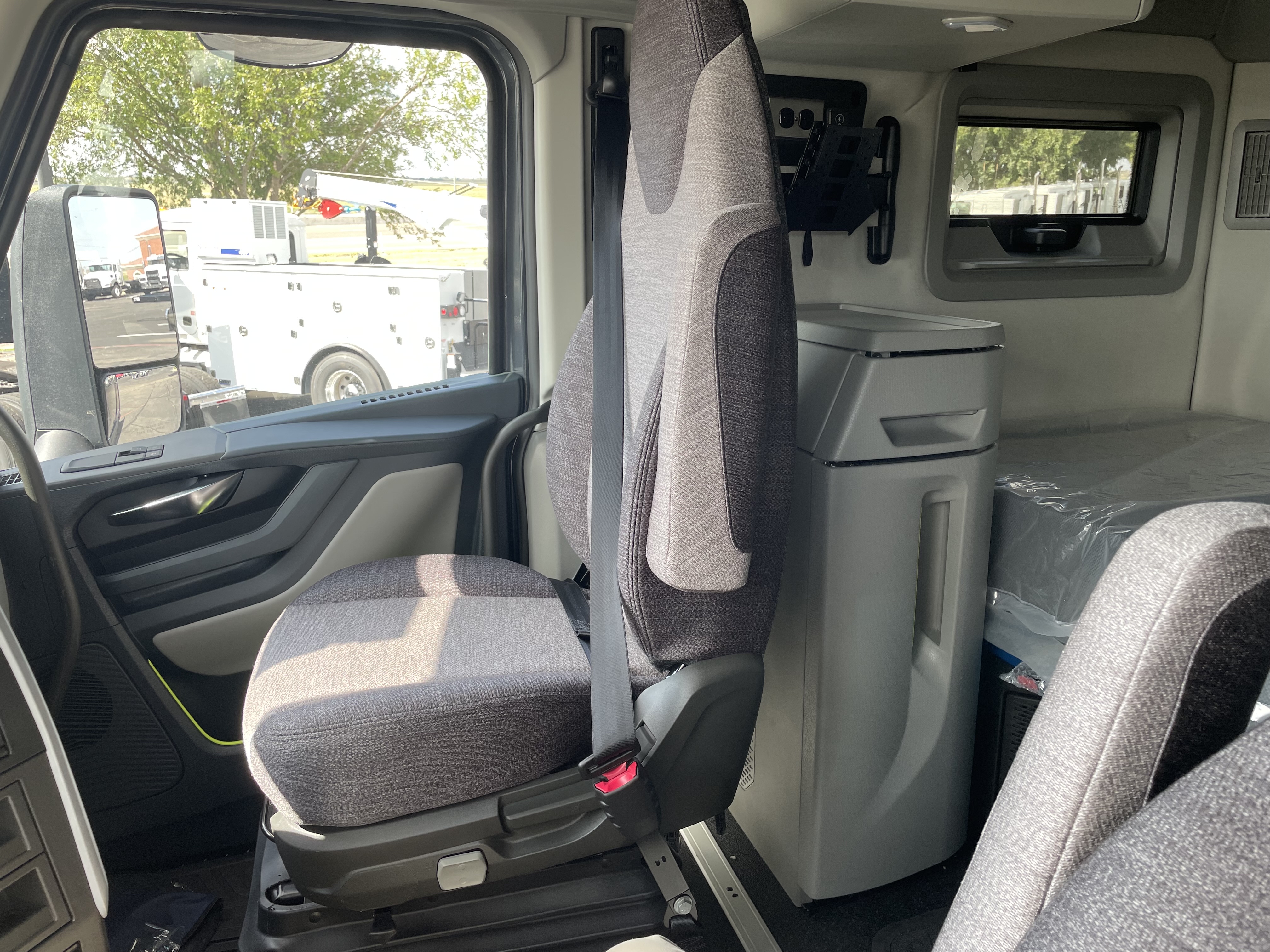 2026 Volvo - image 17