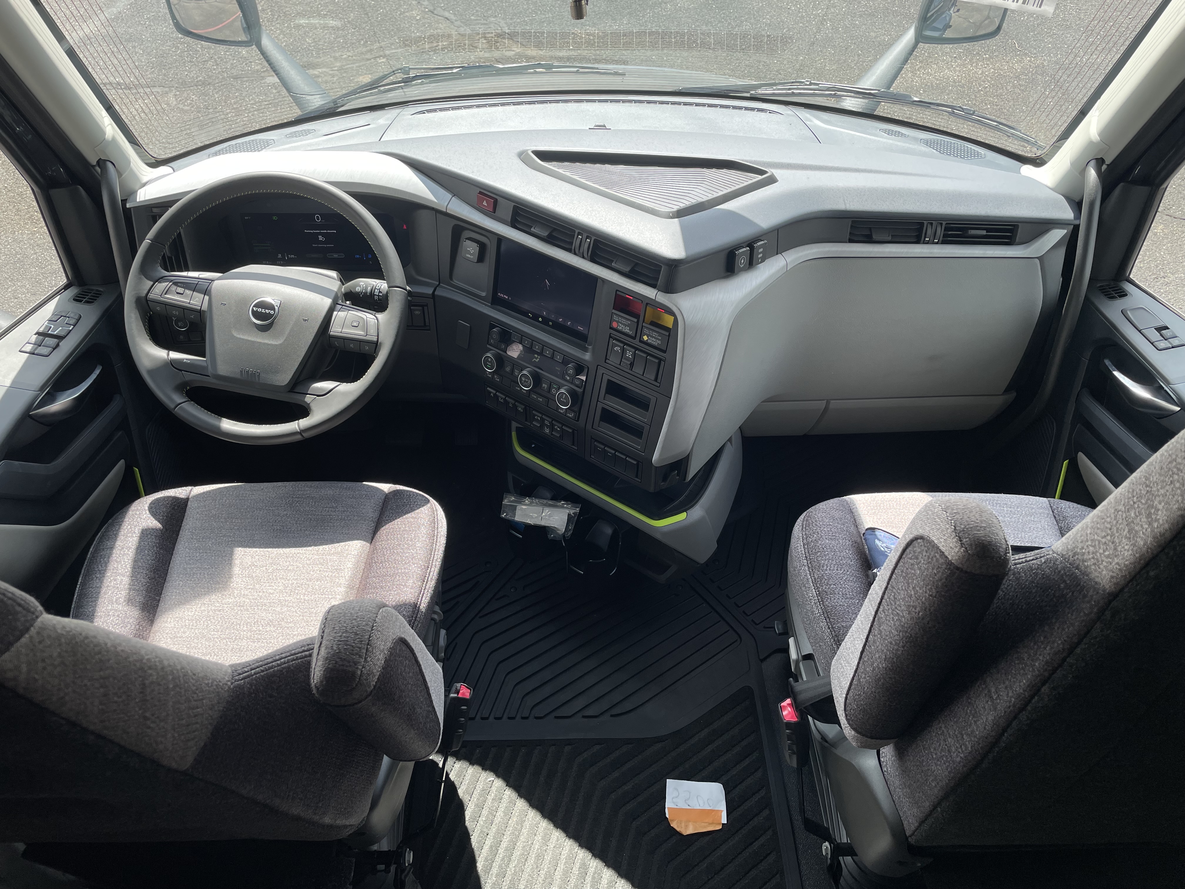2026 Volvo - image 11