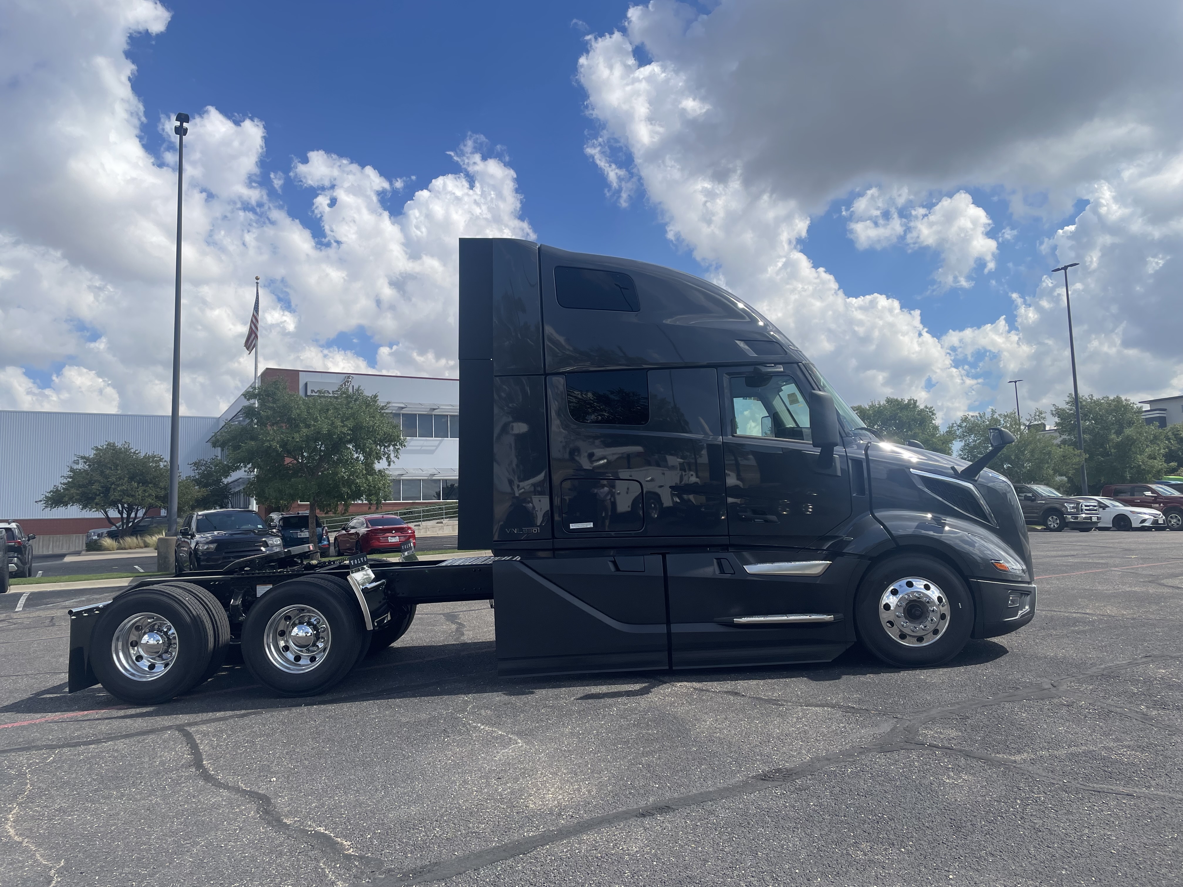 2026 Volvo - image 3