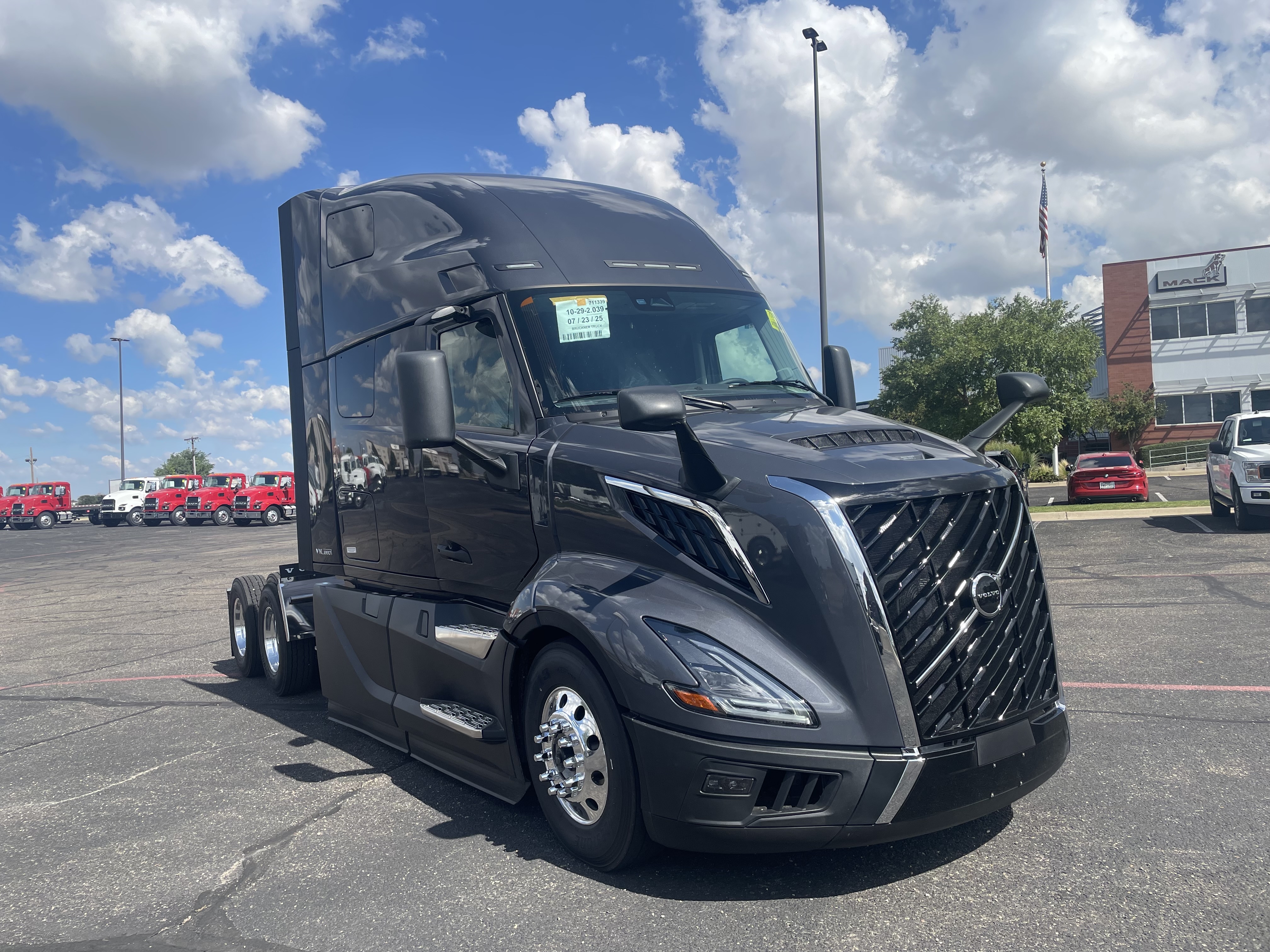 2026 Volvo - image 4