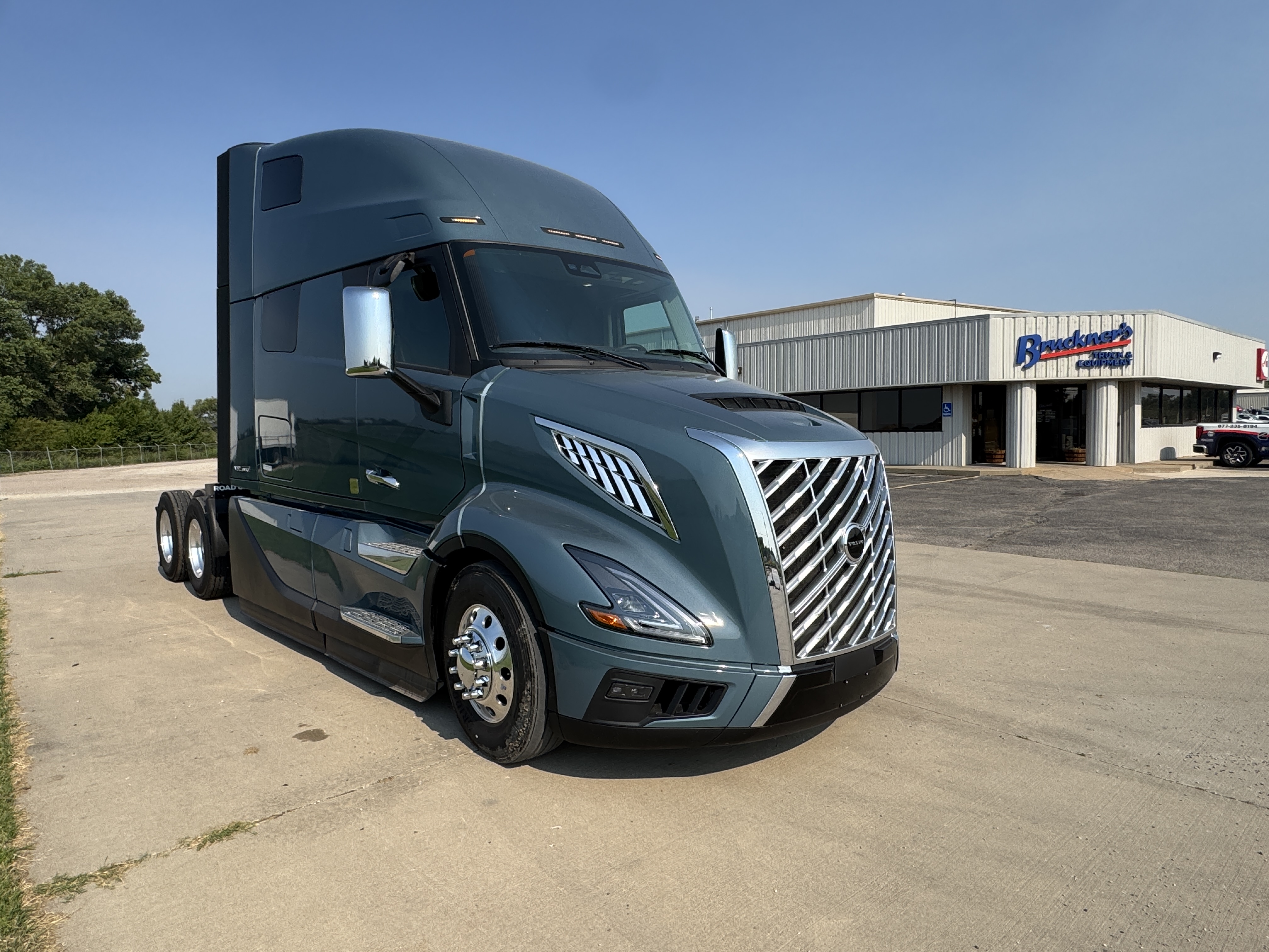 2026 Volvo - image 3