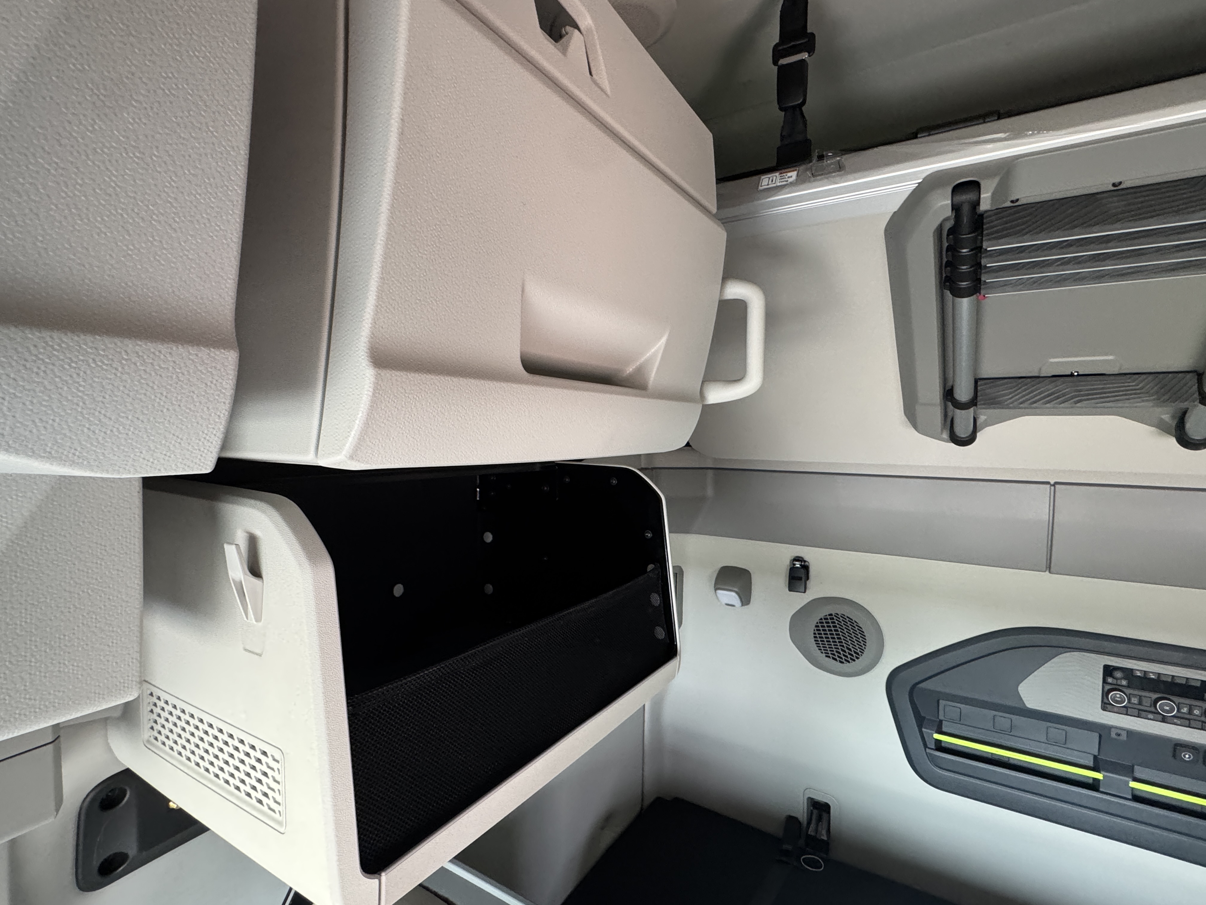 2026 Volvo - image 9