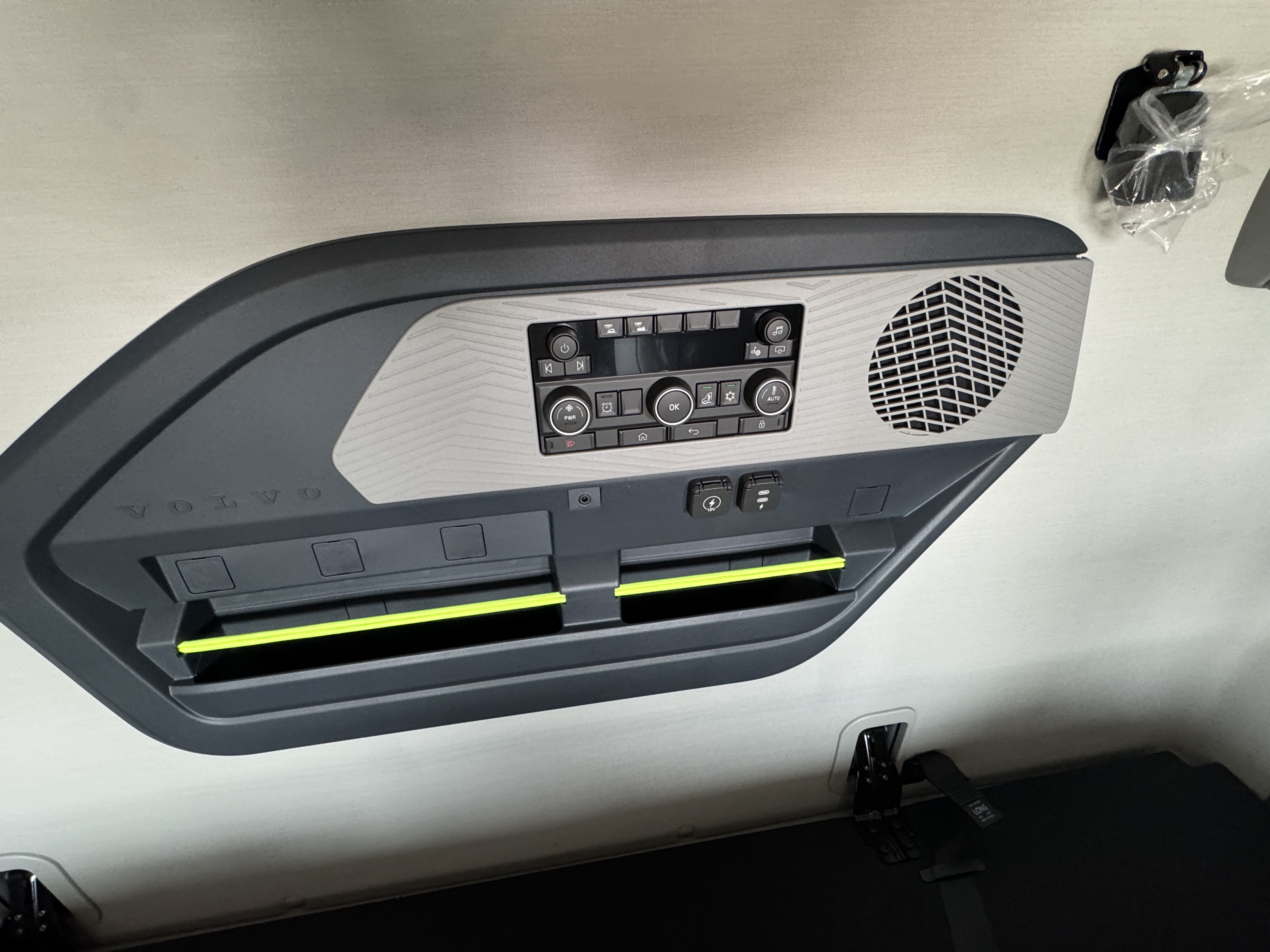 2026 Volvo - image 7