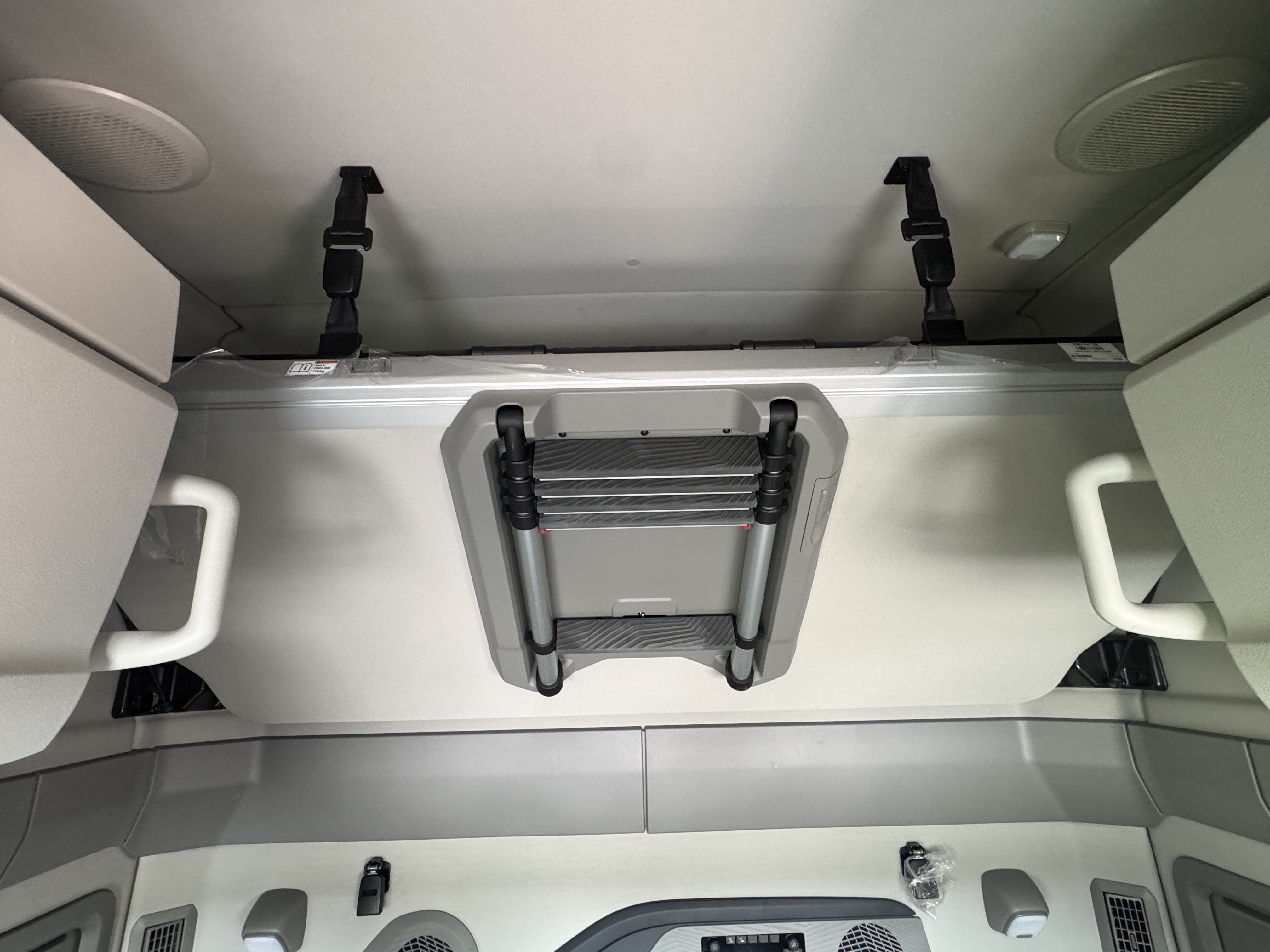 2026 Volvo - image 11