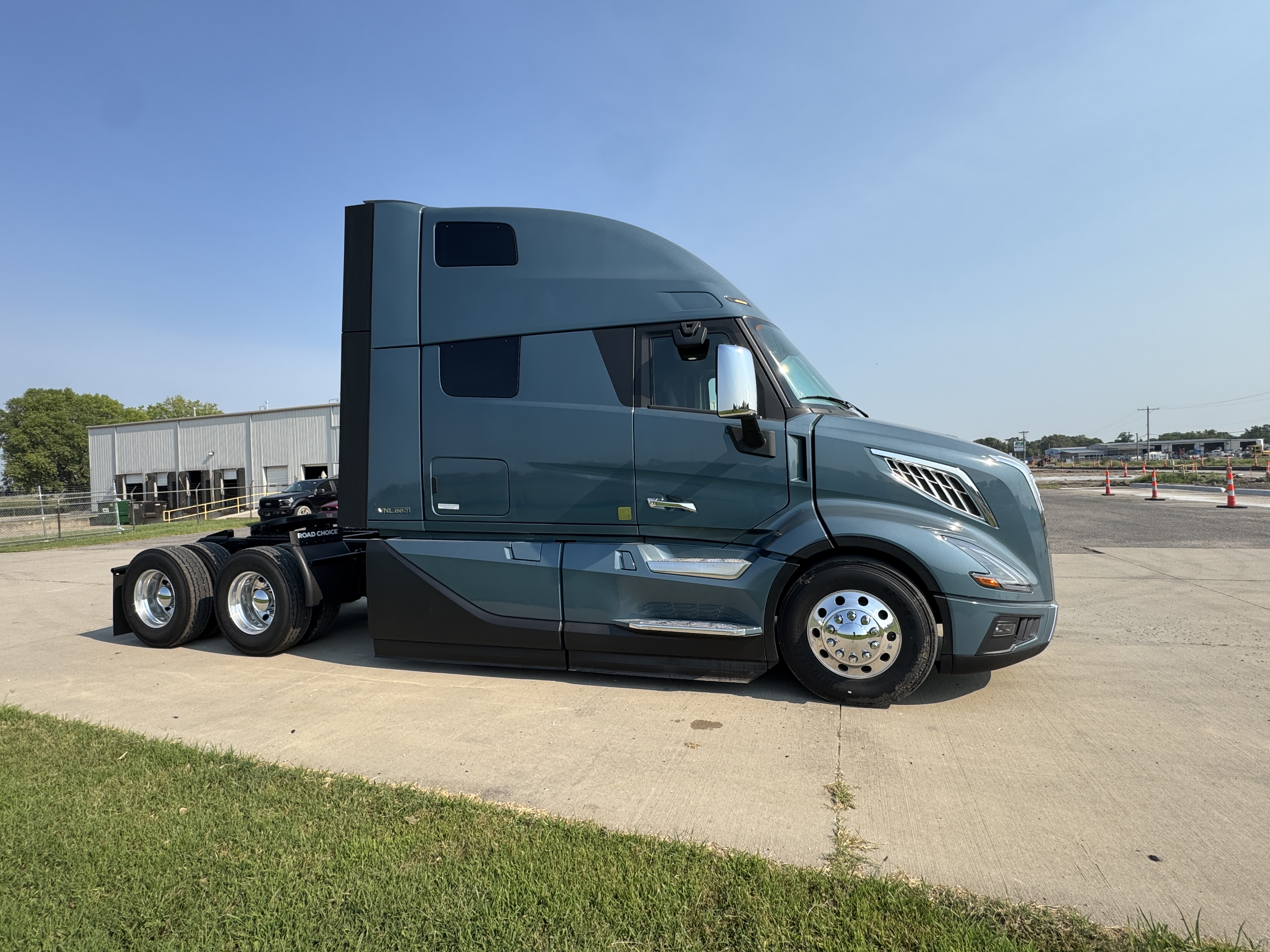 2026 Volvo - image 4