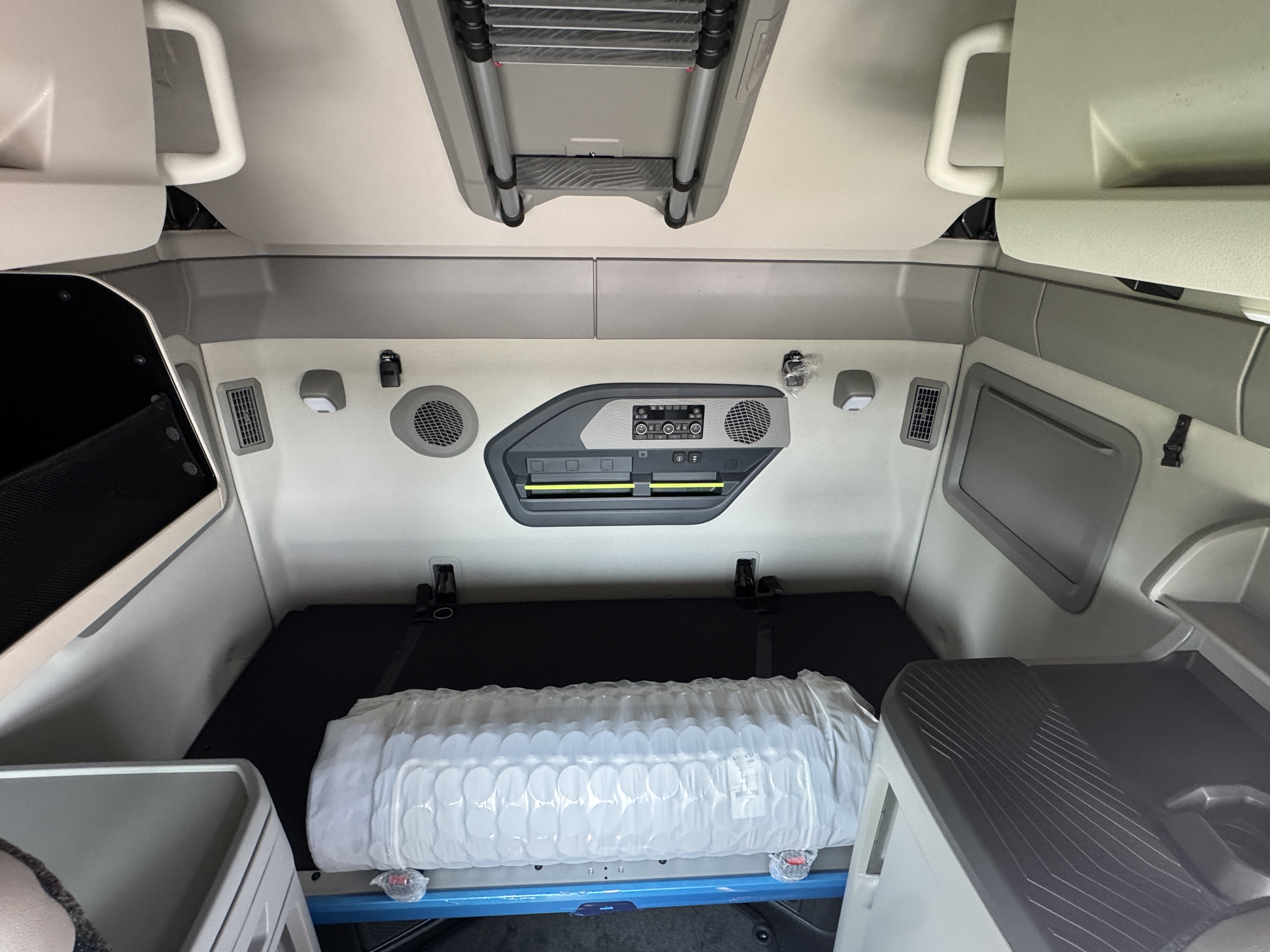 2026 Volvo - image 6