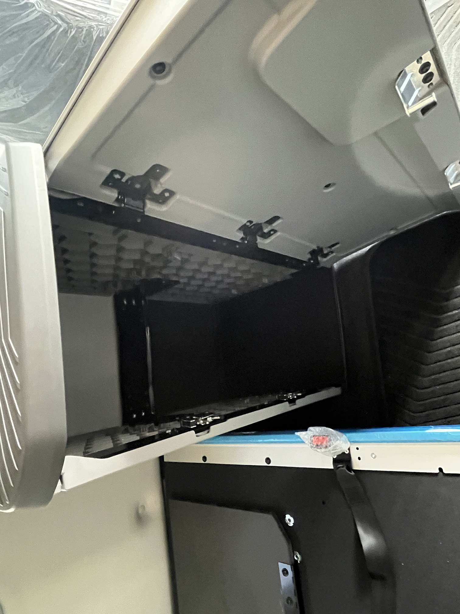 2026 Volvo - image 20